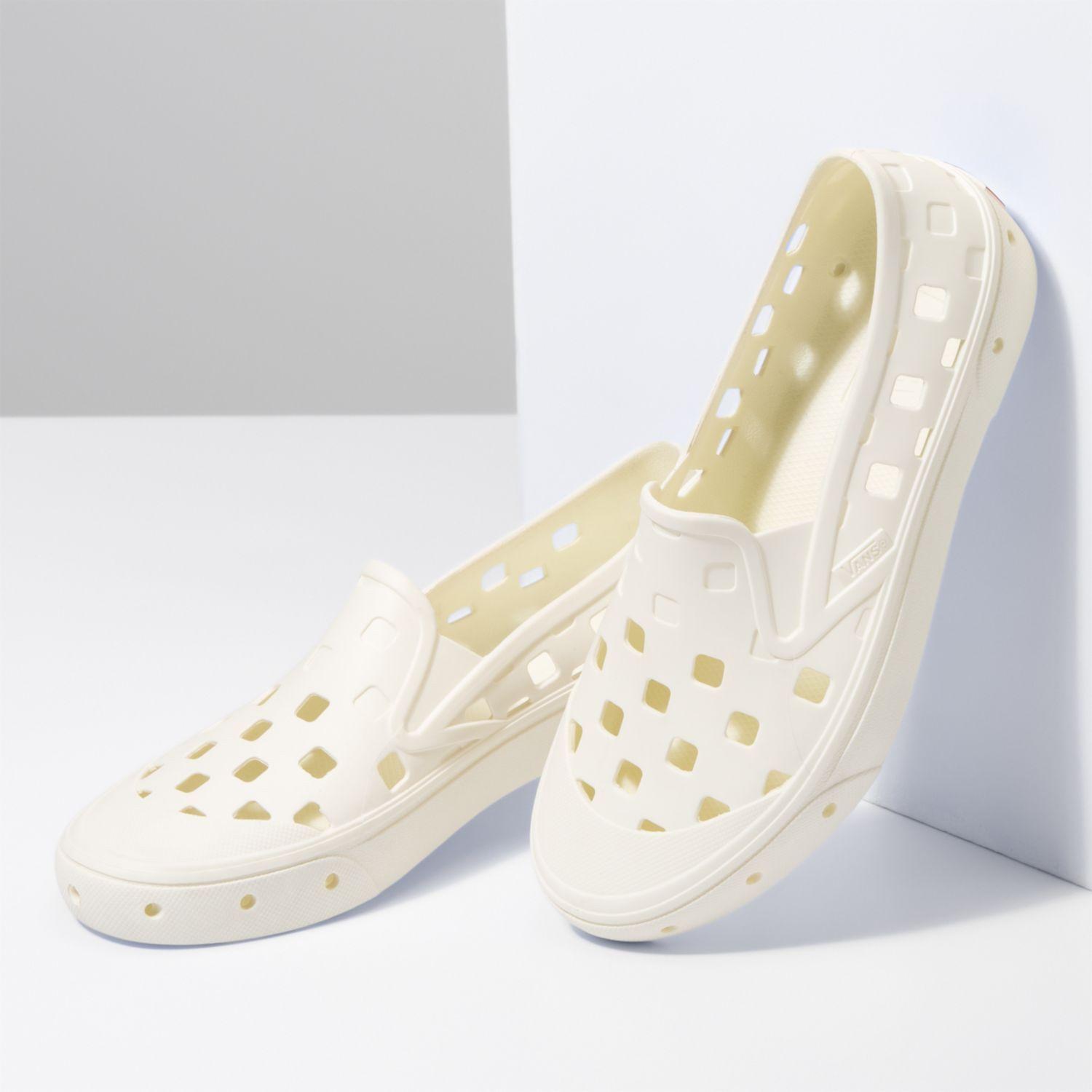 Zapatilla Ua Slip-On Trk Beige Unisex-3