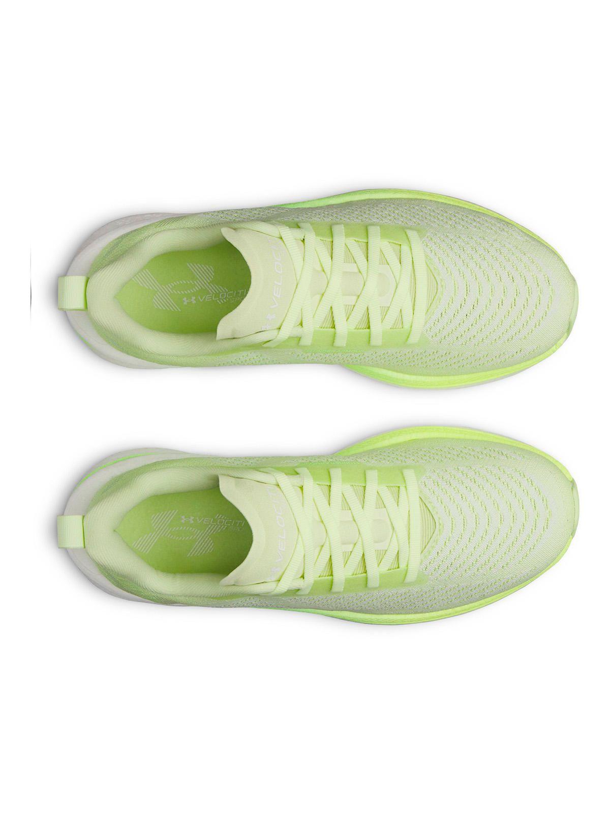 Zapatilla UA Velociti 5 verde para mujer-4