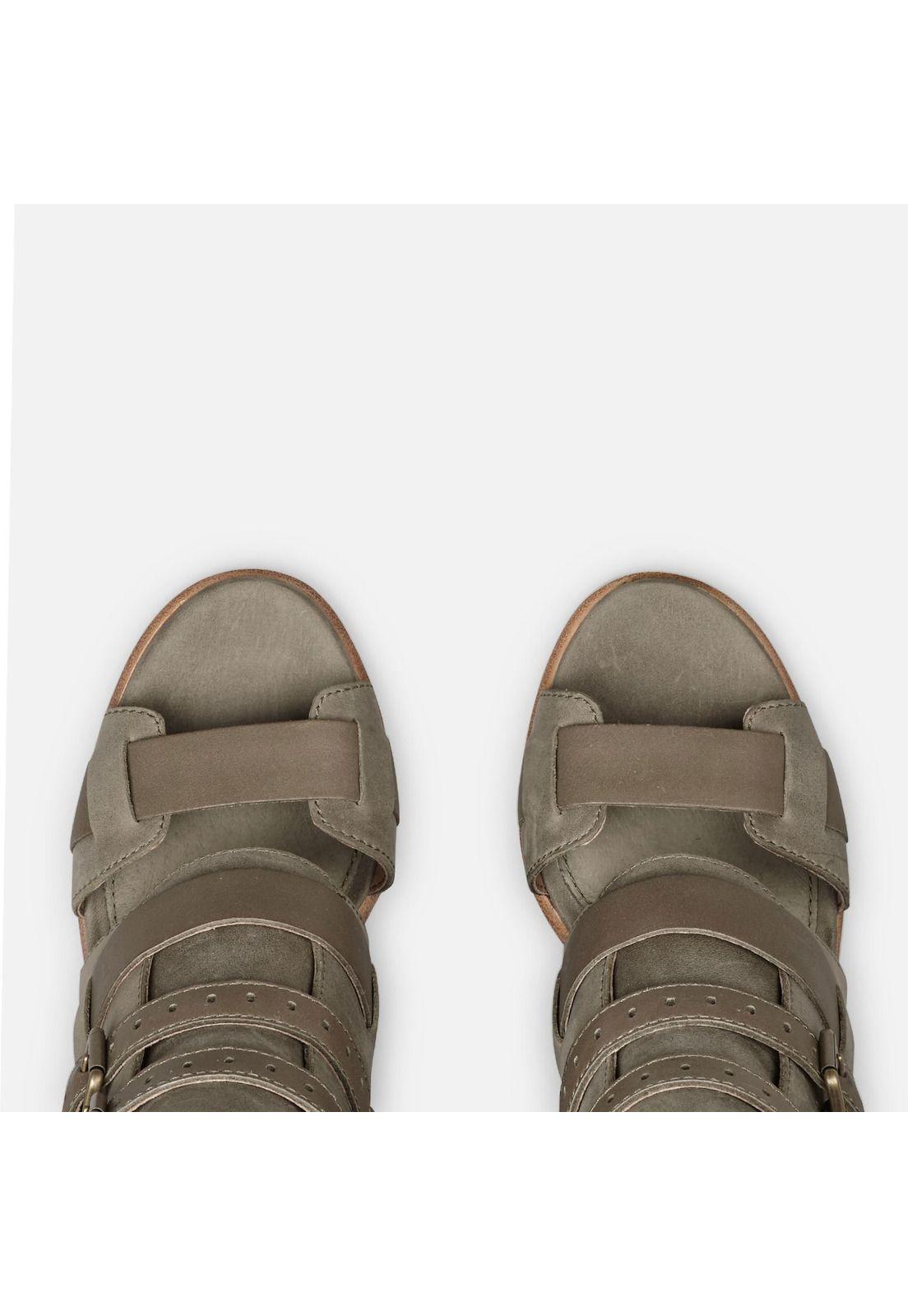 Sandalia Nadia Buckle II Gris Mujer-1