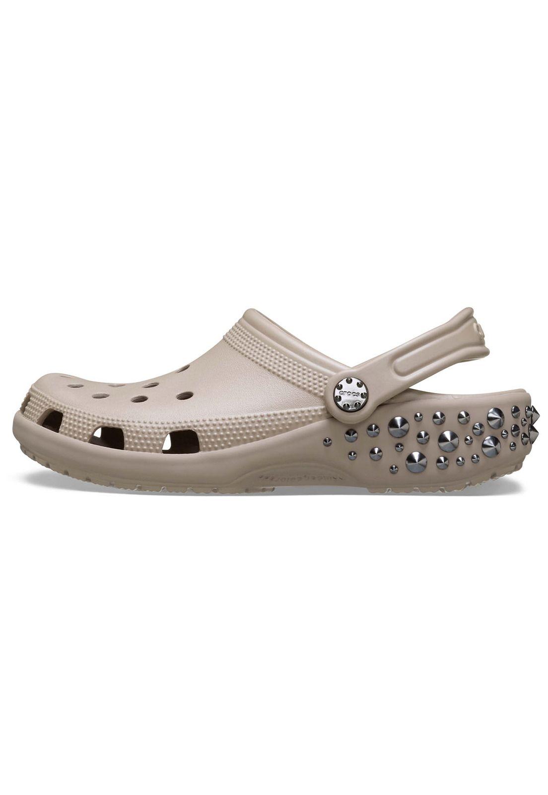 Zueco Crocs Unisex Classic Clog Studded Café-1