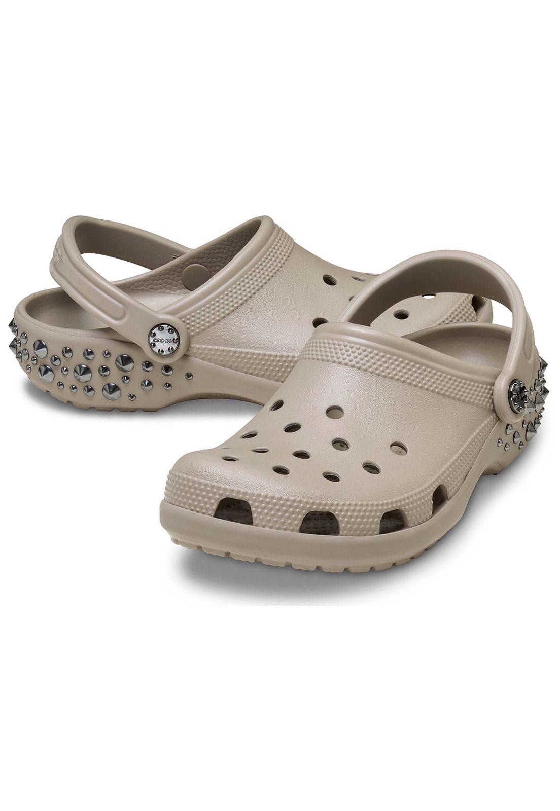 Zueco Crocs Unisex Classic Clog Studded Café-3