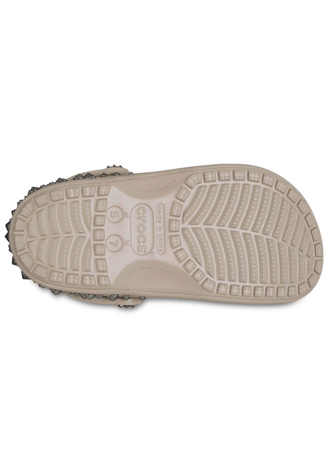 Zueco Crocs Unisex Classic Clog Studded Café-5