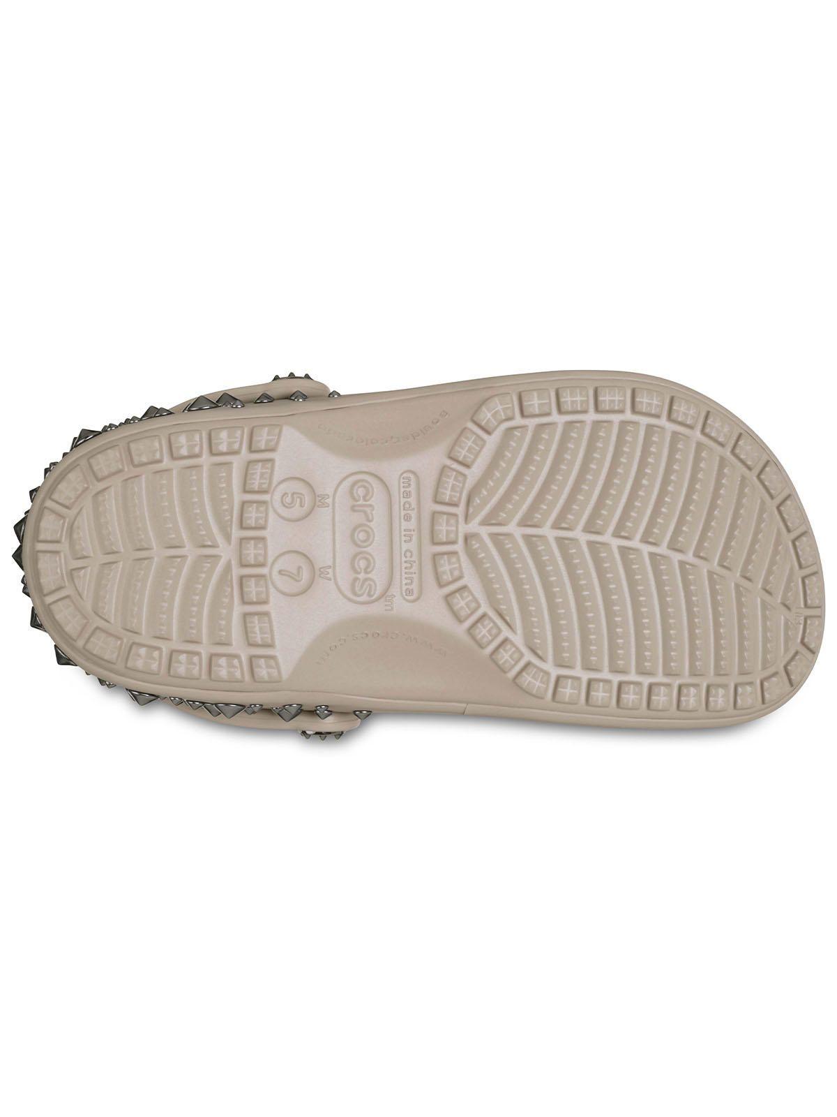 Zueco Crocs Unisex Classic Clog Studded Café-5