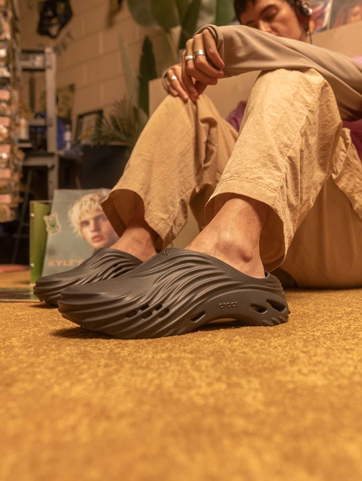 Zueco Crocs Hombre Echo Wave Negro-1