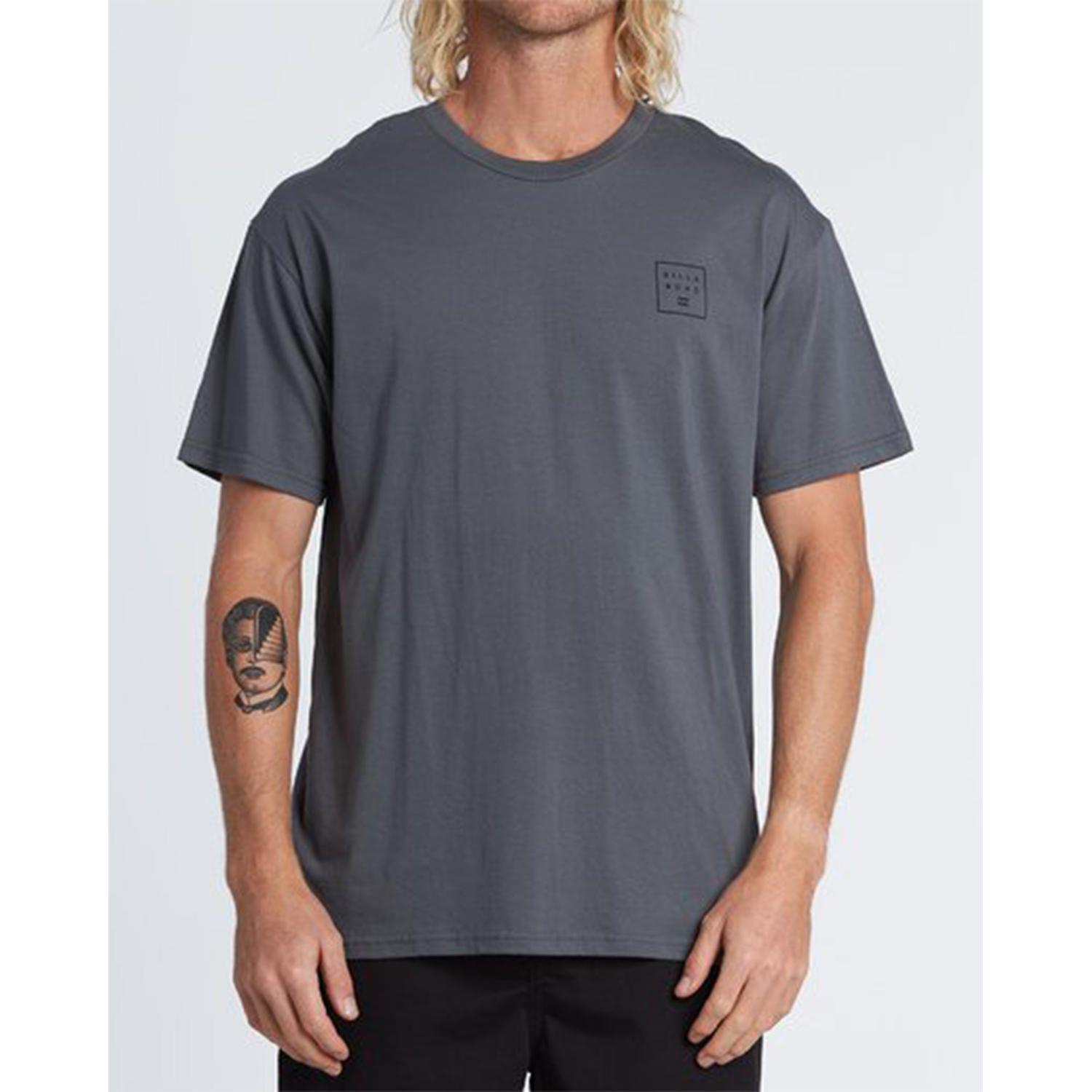 Polera M/C Stacked Lic Gris Oscuro Billabong-2