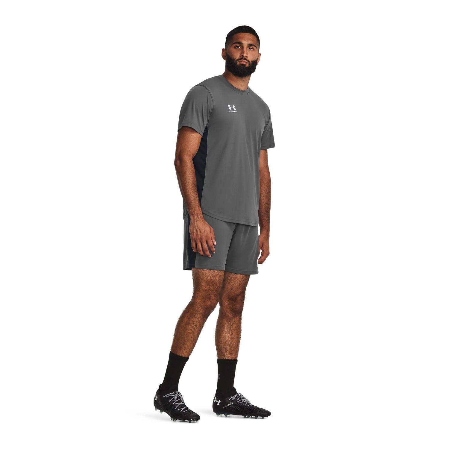 Shorts UA Challenger para hombre Gris-5