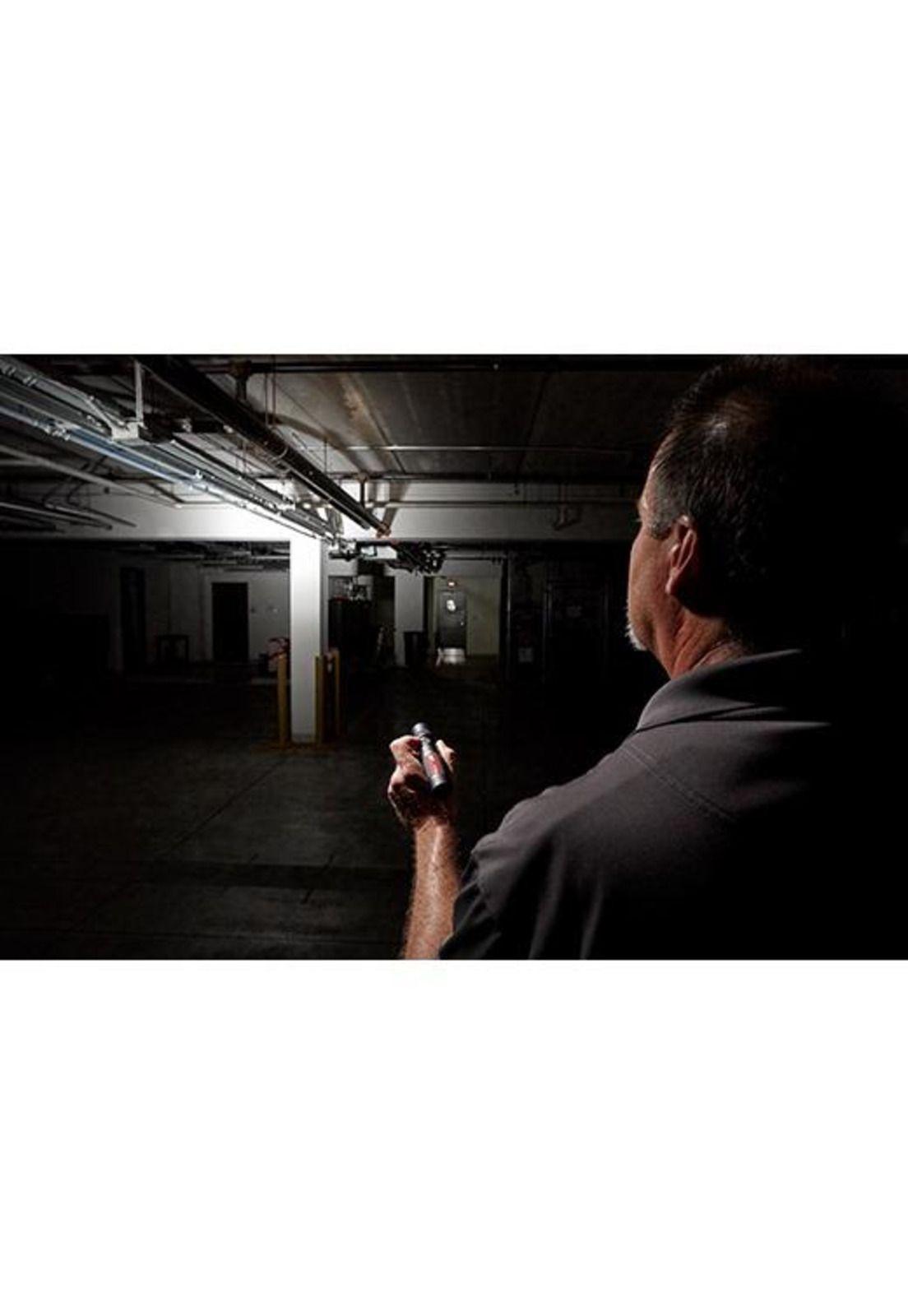 Linterna De Enfoque Giratorio Recargable Mediante USB De 1100L-7