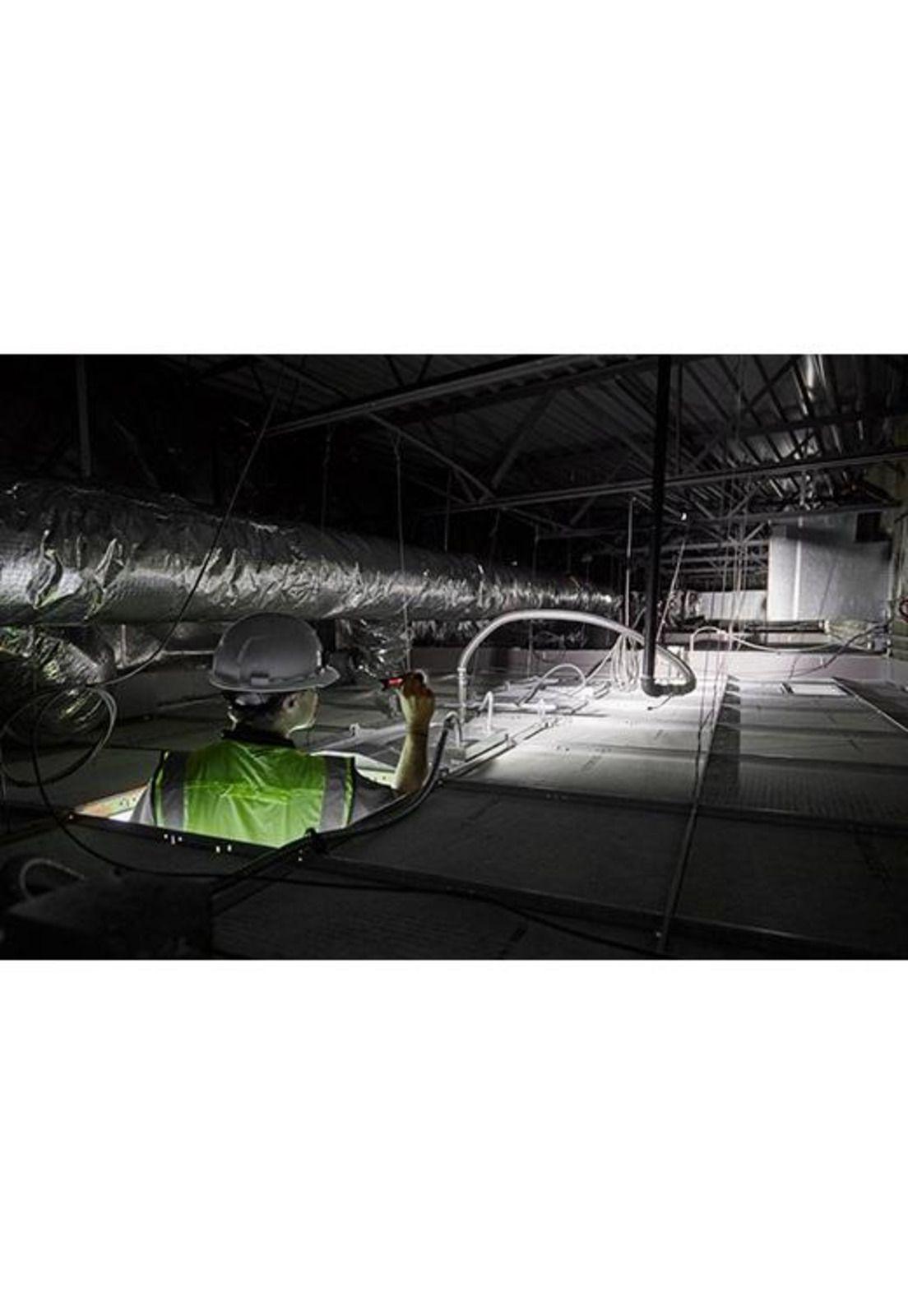 Linterna De Enfoque Giratorio Recargable Mediante USB De 1100L-9