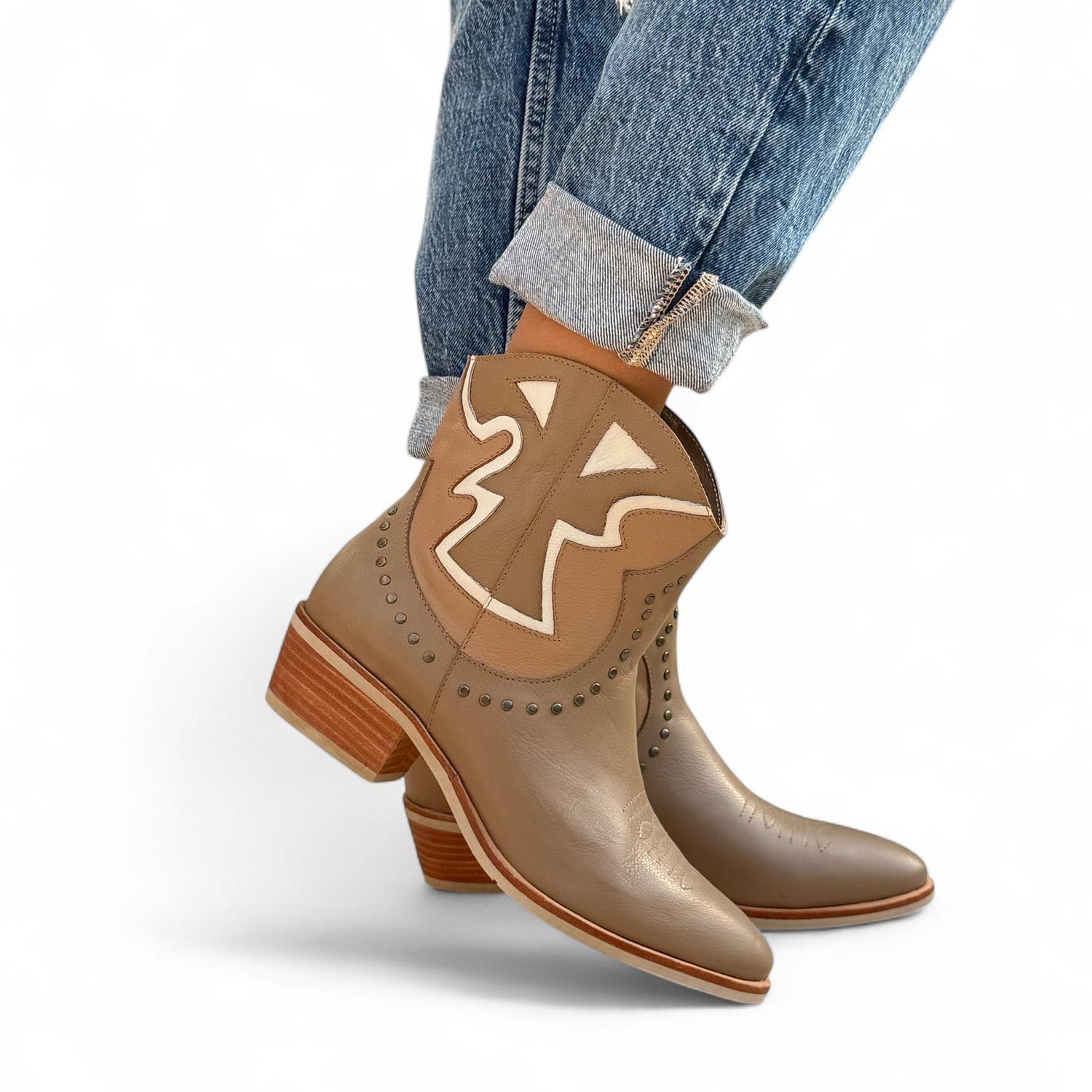 BOTIN DE CUERO ROBERTA CAMEL-2