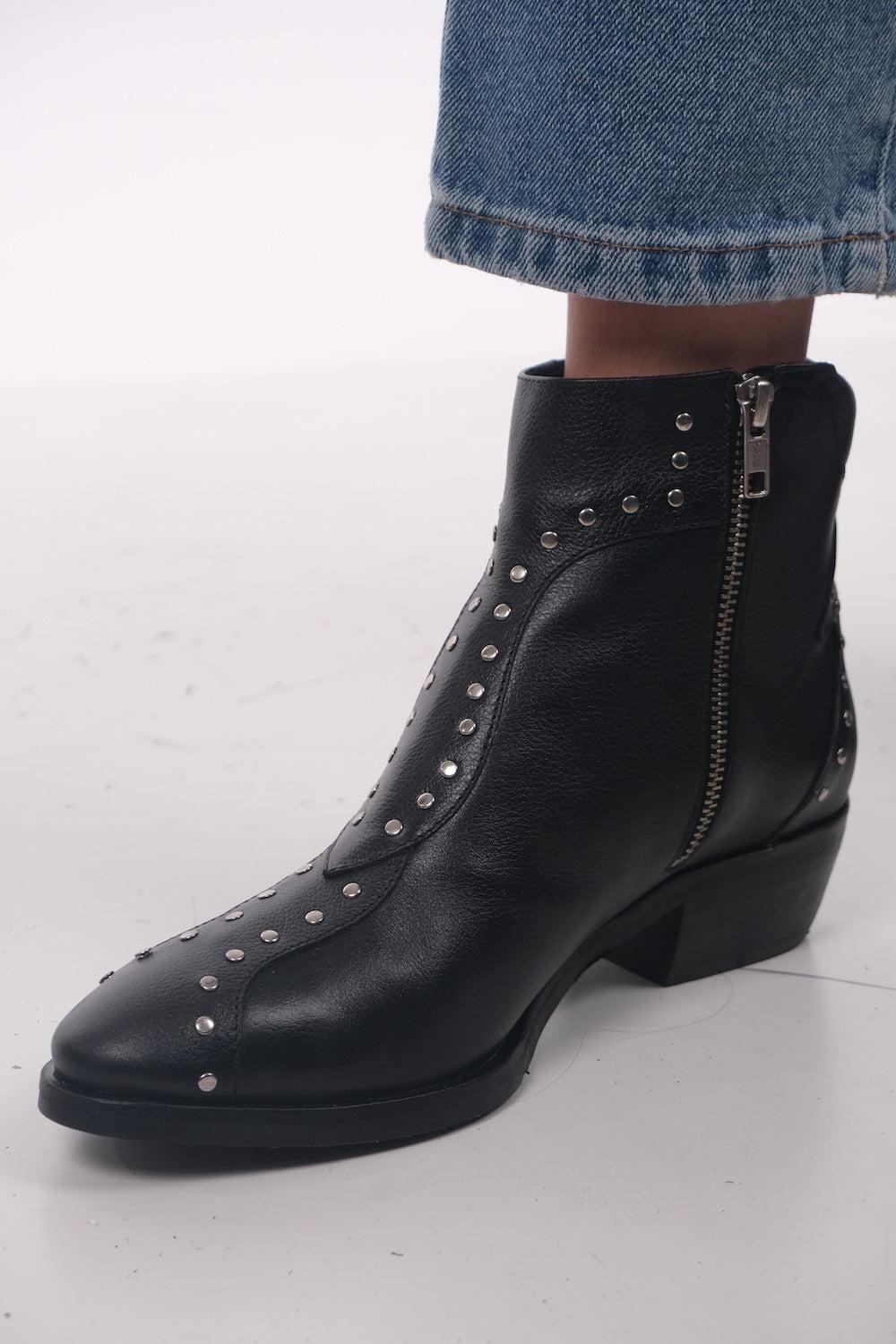 BOTÍN DE CUERO NICOLE NEGRO-3