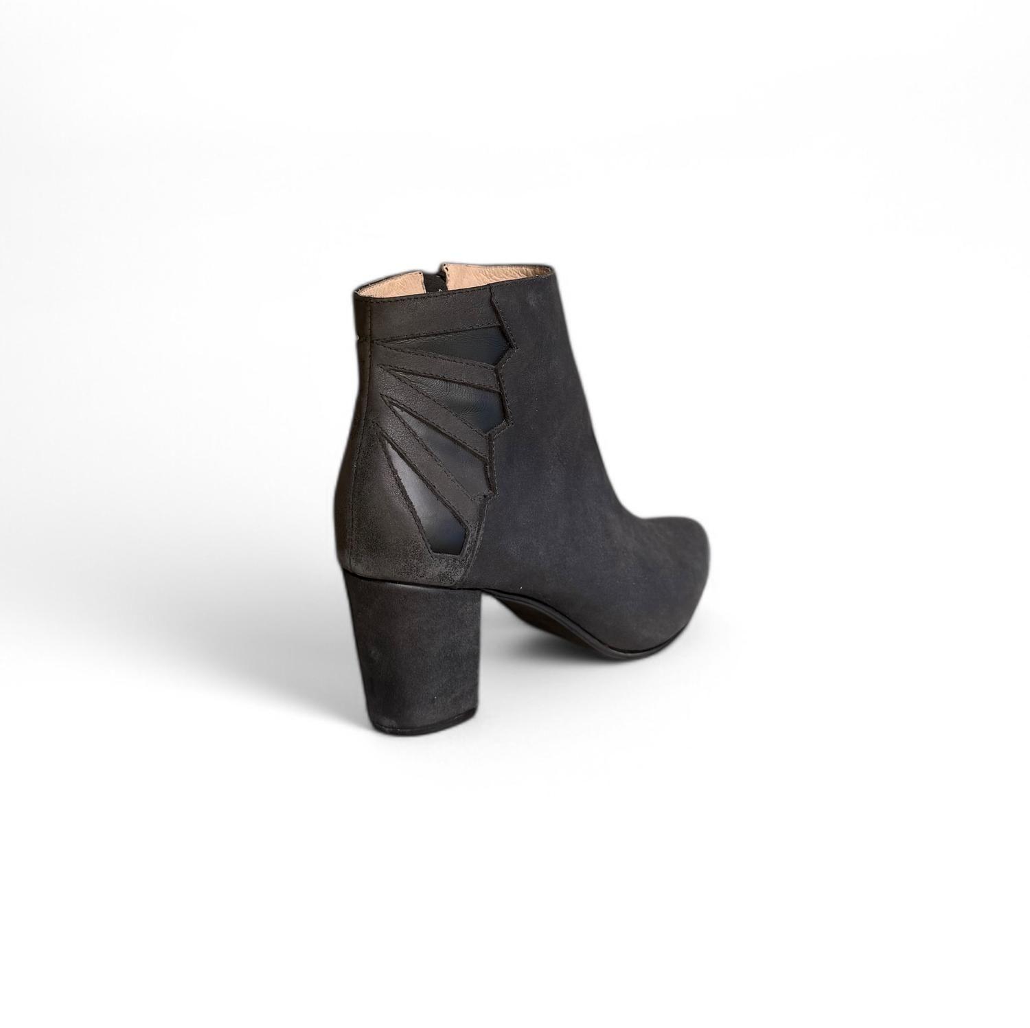 BOTIN MUJER DE CUERO PIA-4