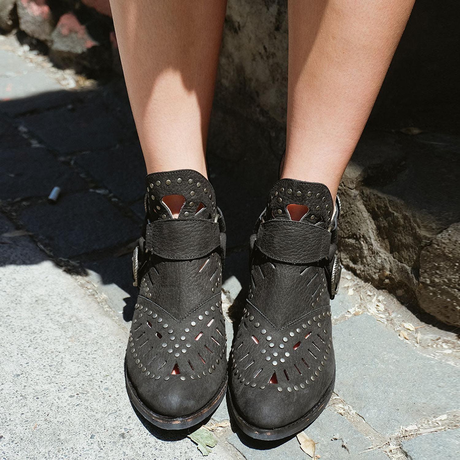 BOTIN MUJER DE CUERO GRACIA NEGRO-1