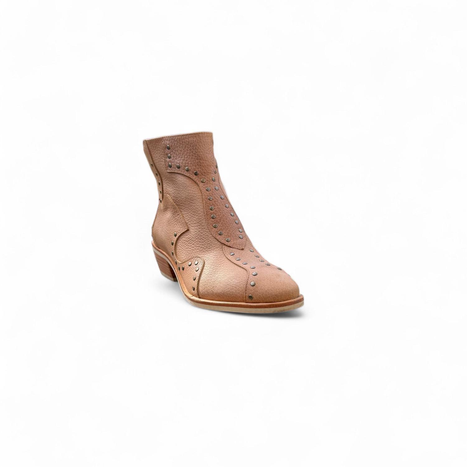 BOTÍN DE CUERO NICOLE CAMEL-3