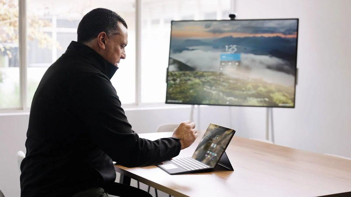 Pack Surface Pro 10 (Ultra Core i5 8GB 256GB) Teclado Lápiz-9