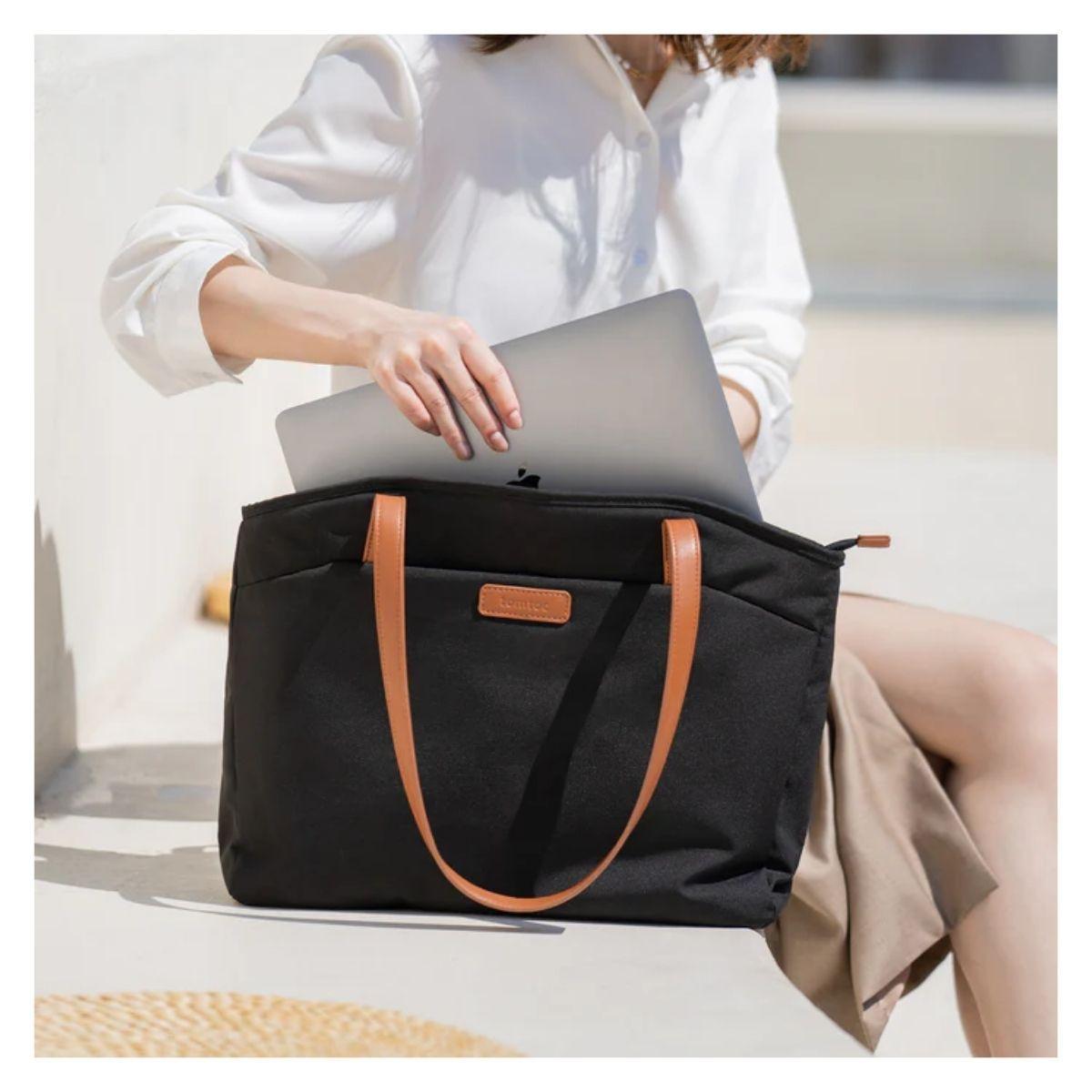 Tomtoc Bolso Tote Versatile-T23 MacBook Pro 16" M3/M2/M1 Negro-2