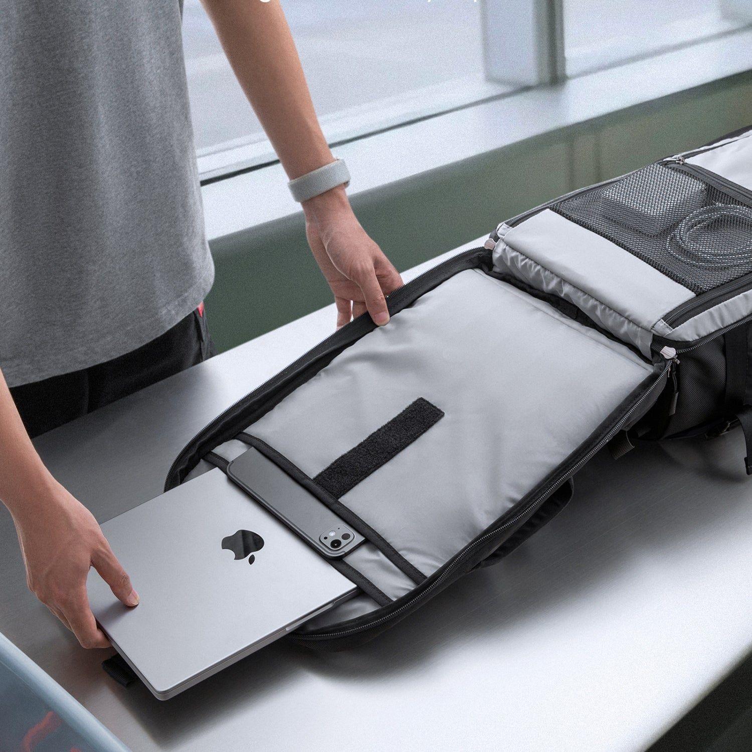 Tomtoc Mochila de Viaje Navigator-T66 Liteway de 40L para Notebook 17,3" Negro-4