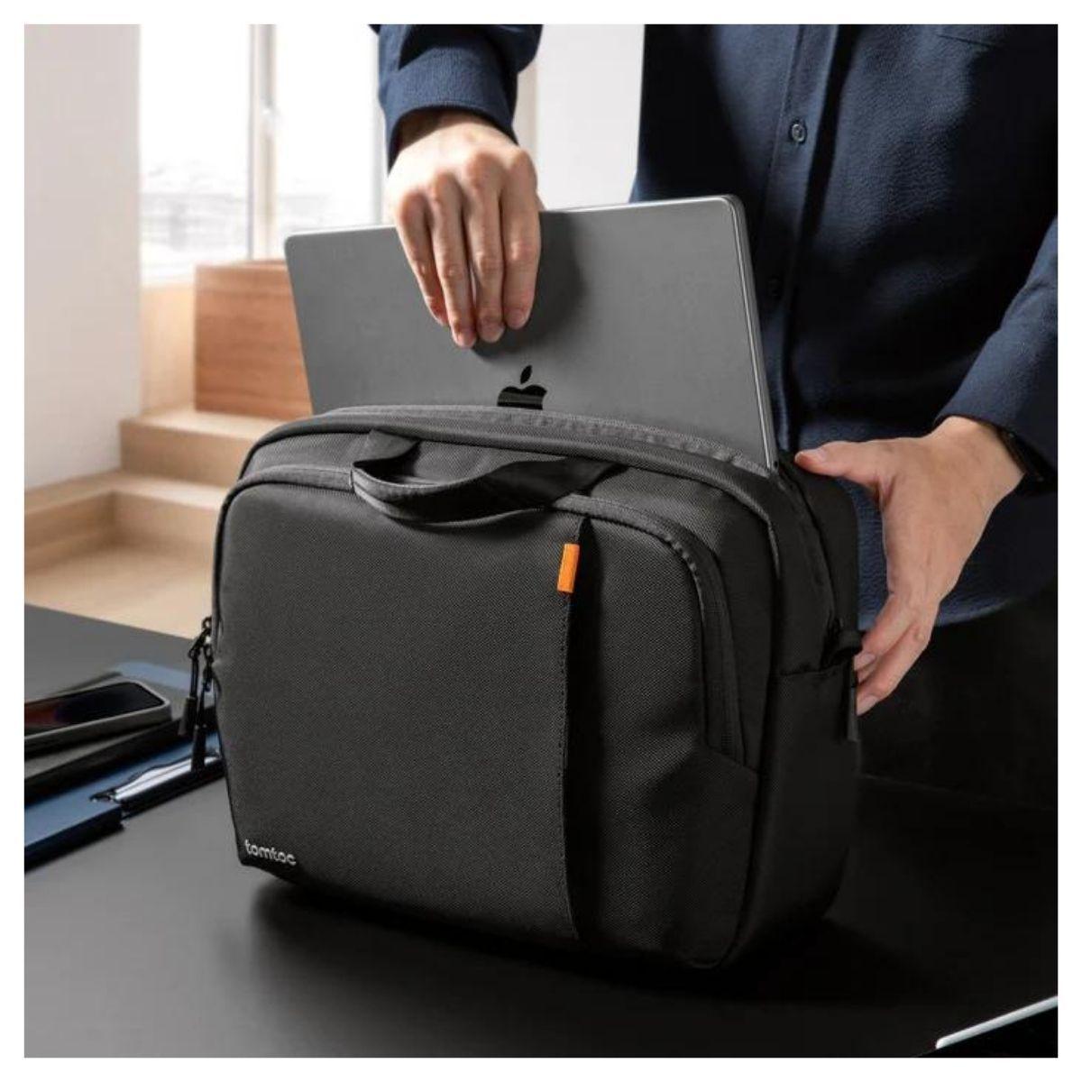Tomtoc Maletín de Viaje Defender-A31 para Macbook 14" (10L) - Negro-7