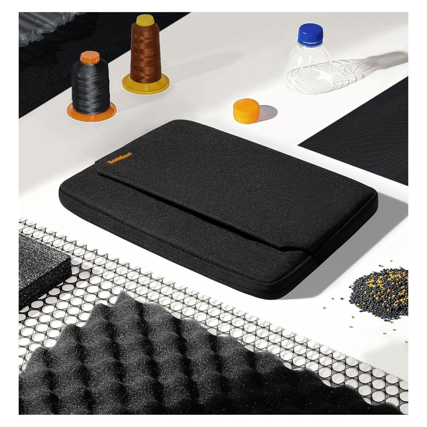 Tomtoc Funda Light- A18 para MacBook Air/Pro 13" - Negro-4