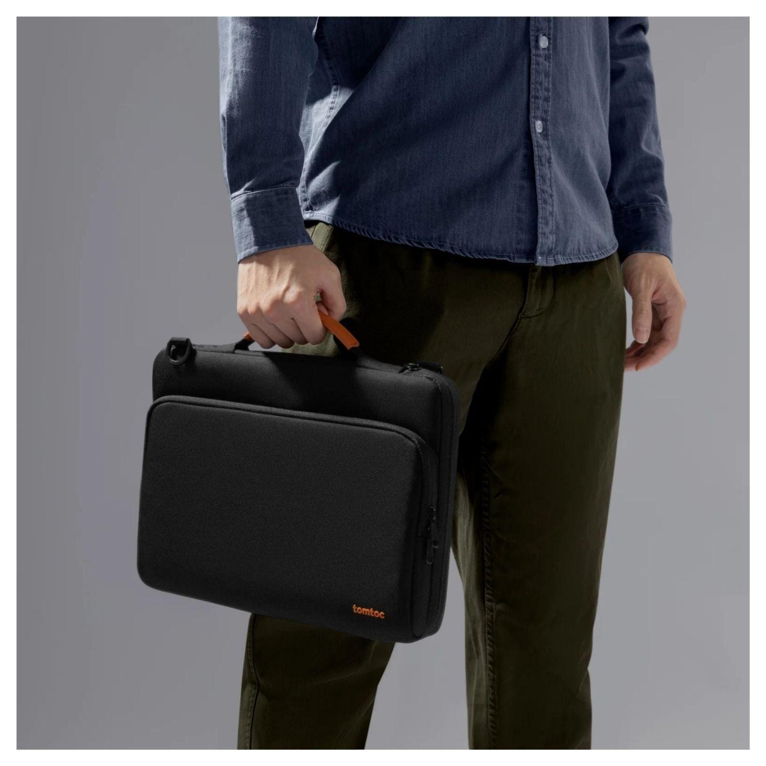 Tomtoc Maletín con Correa Defender-A40 para MacBook Pro 14" Negro-5