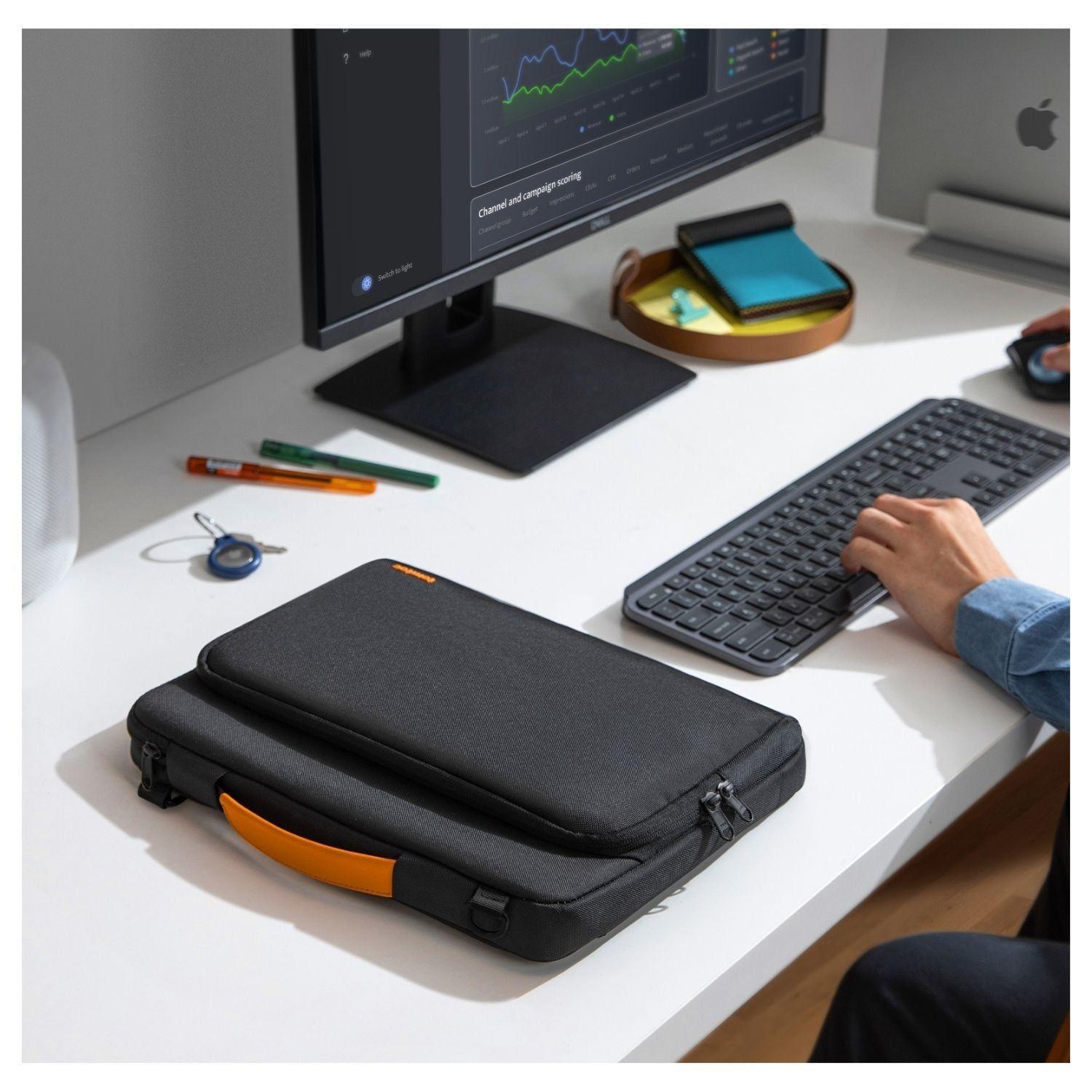 Tomtoc Maletín con Correa Defender-A40 para MacBook Pro 14" Negro-9