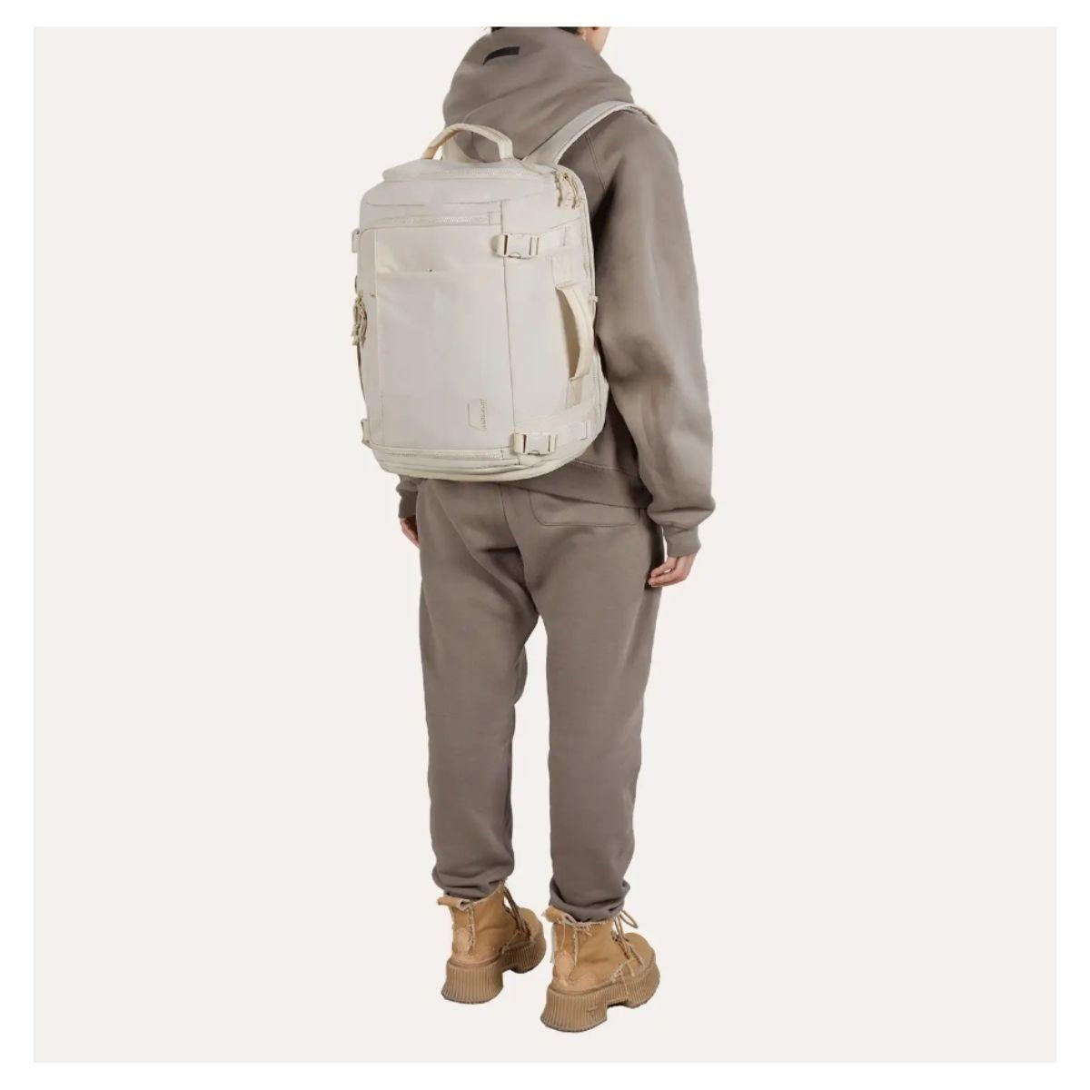 Bagsmart Mochila de Viaje Blast Mediana 38L para Notebook 15.6" - Beige-2