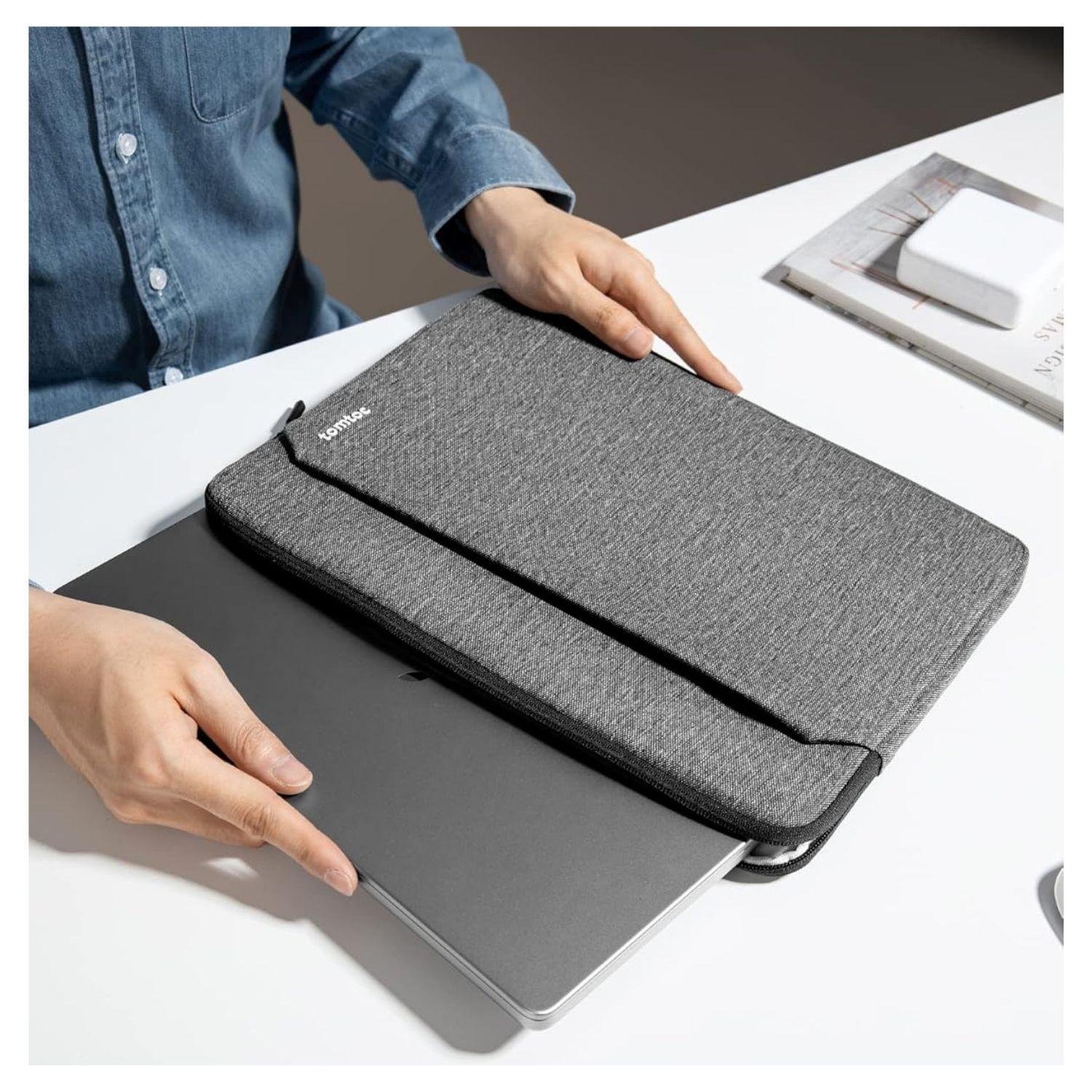 Tomtoc Funda Light- A18 para MacBook Pro 14" - Gris Oscuro-2