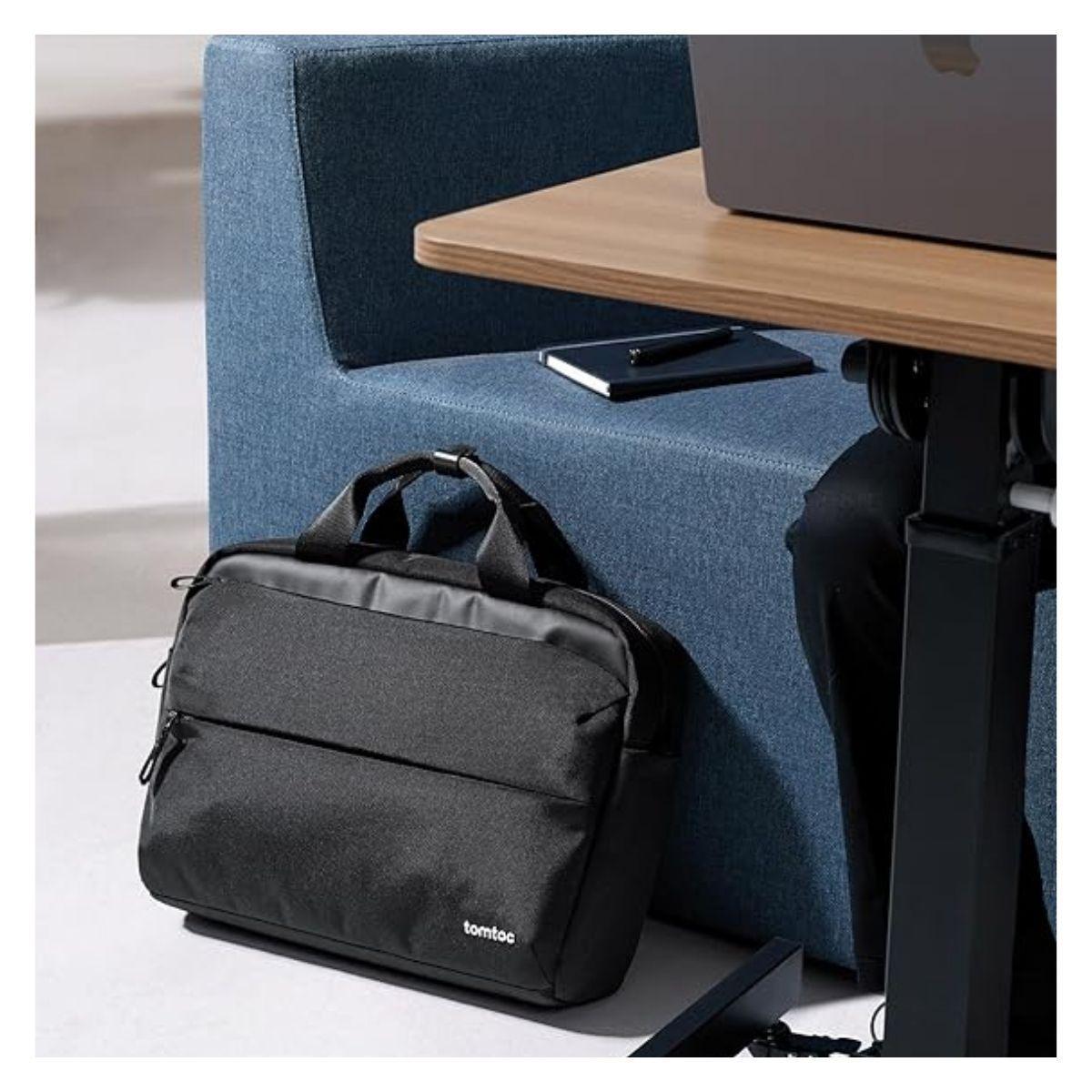 Tomtoc Bolso Maletín Defender-A32 para notebook 16" de 16L- Negro-3