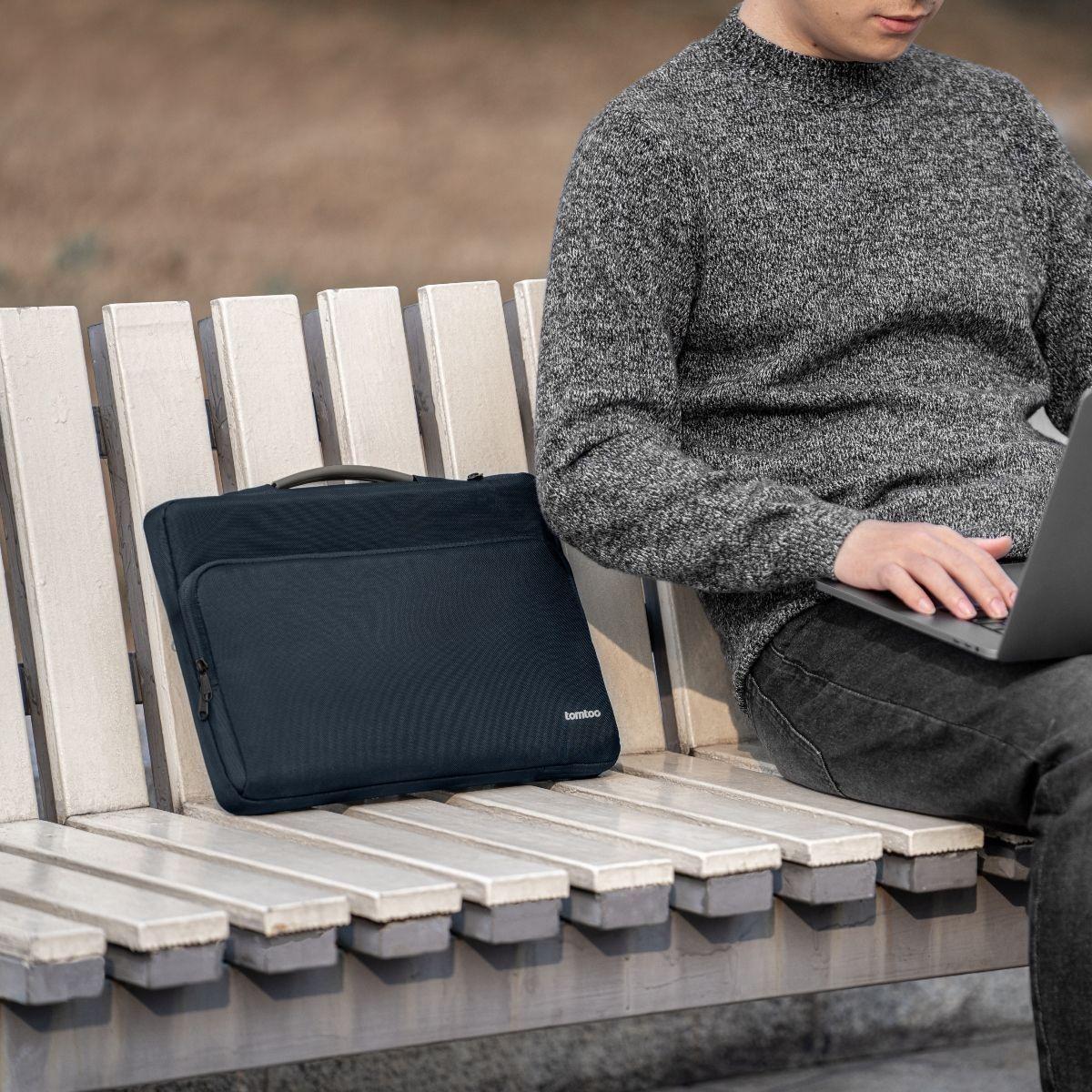 Tomtoc Maletin A14 Para 13" New MacBook Pro & Air M1-Azul Oscuro-4