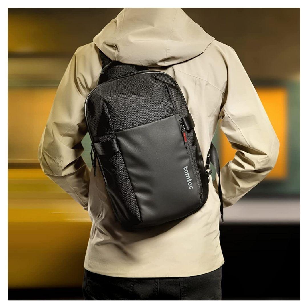 Tomtoc Bolso Sling Navigator-T24 para MacBook Air/Pro 13" - Negro-7