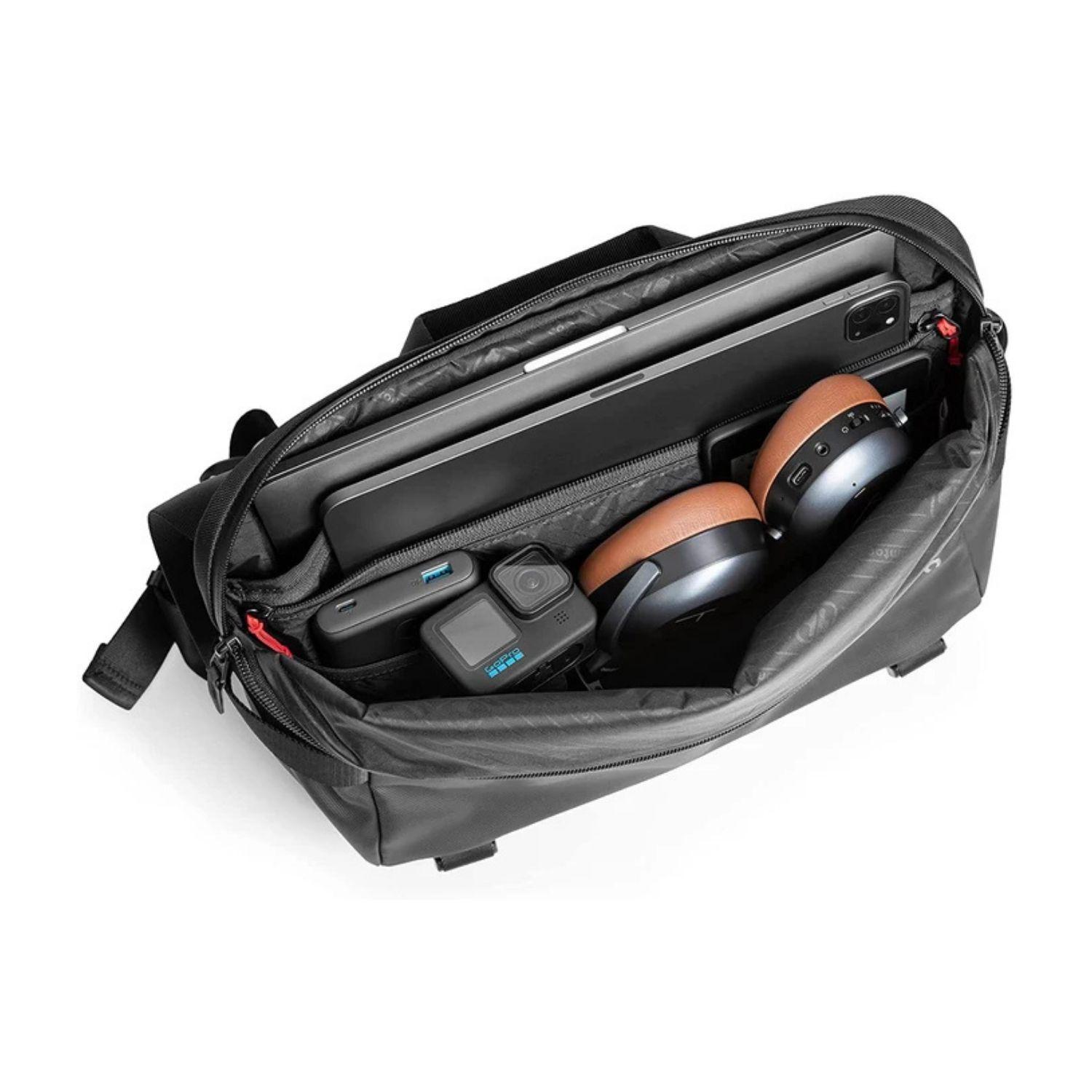 Tomtoc Bolso Sling Compacto Explorer-T21 Grande 10L para 13" - Negro-1