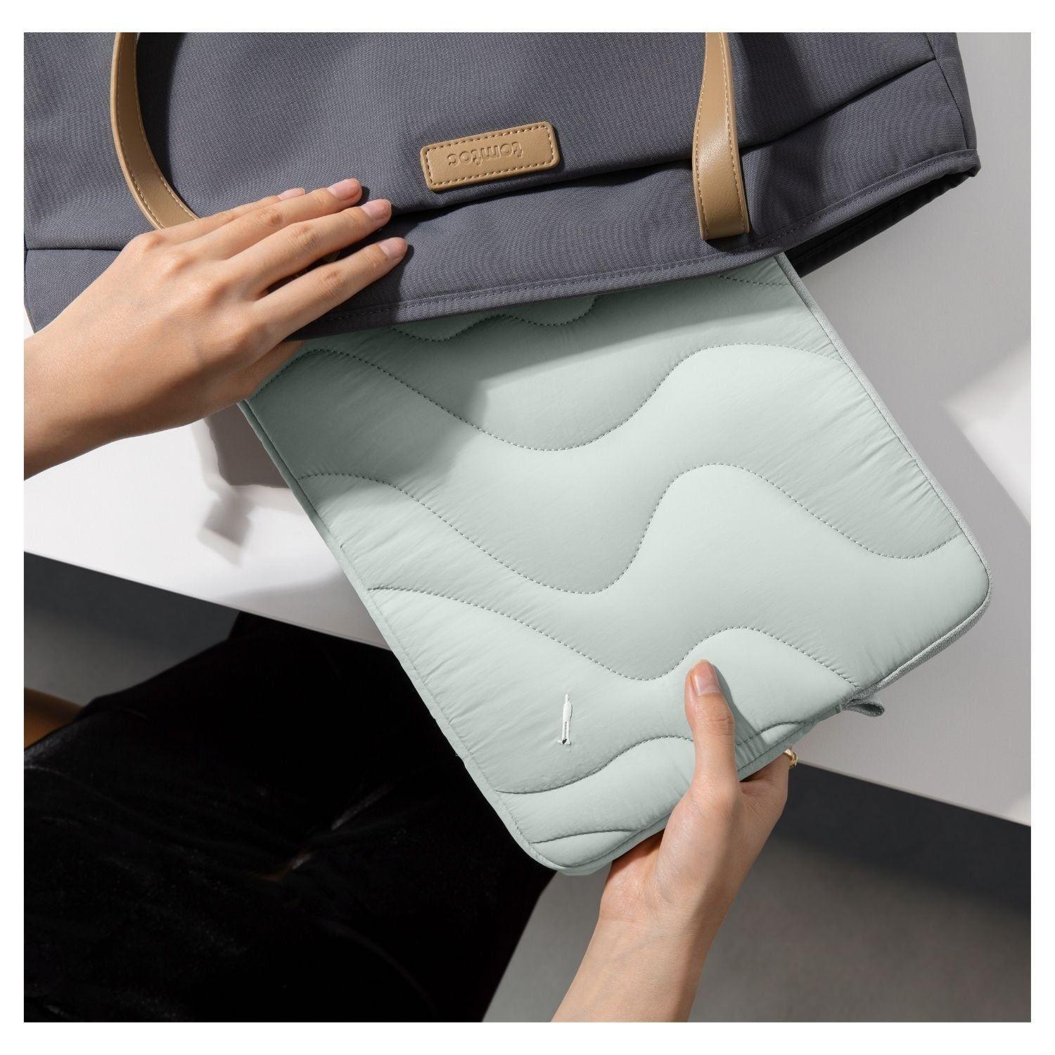 Tomtoc Funda Terra-A27 para MacBook Air 13" Celeste-9