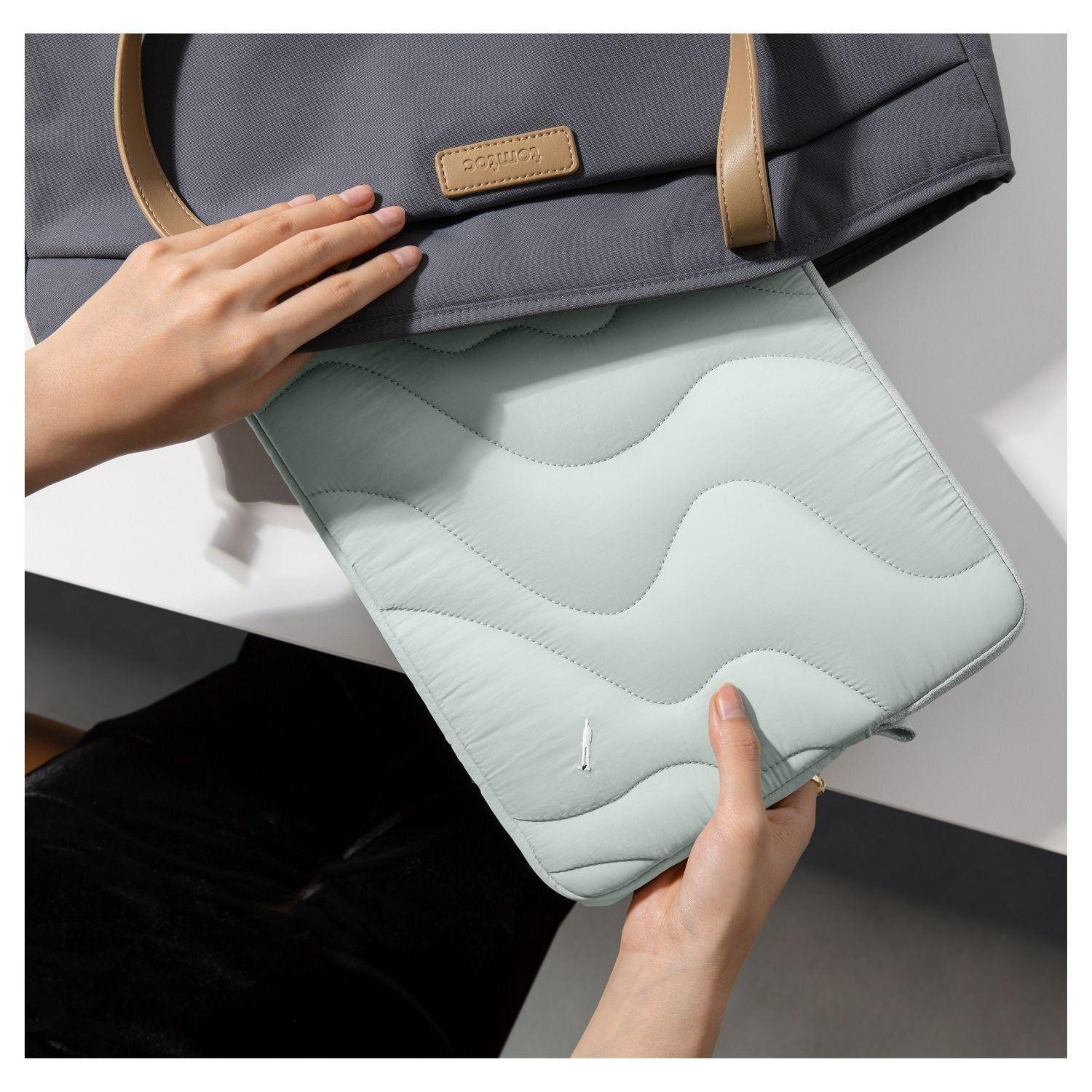 Tomtoc Funda Terra-A27 para MacBook Air 13" Celeste-9