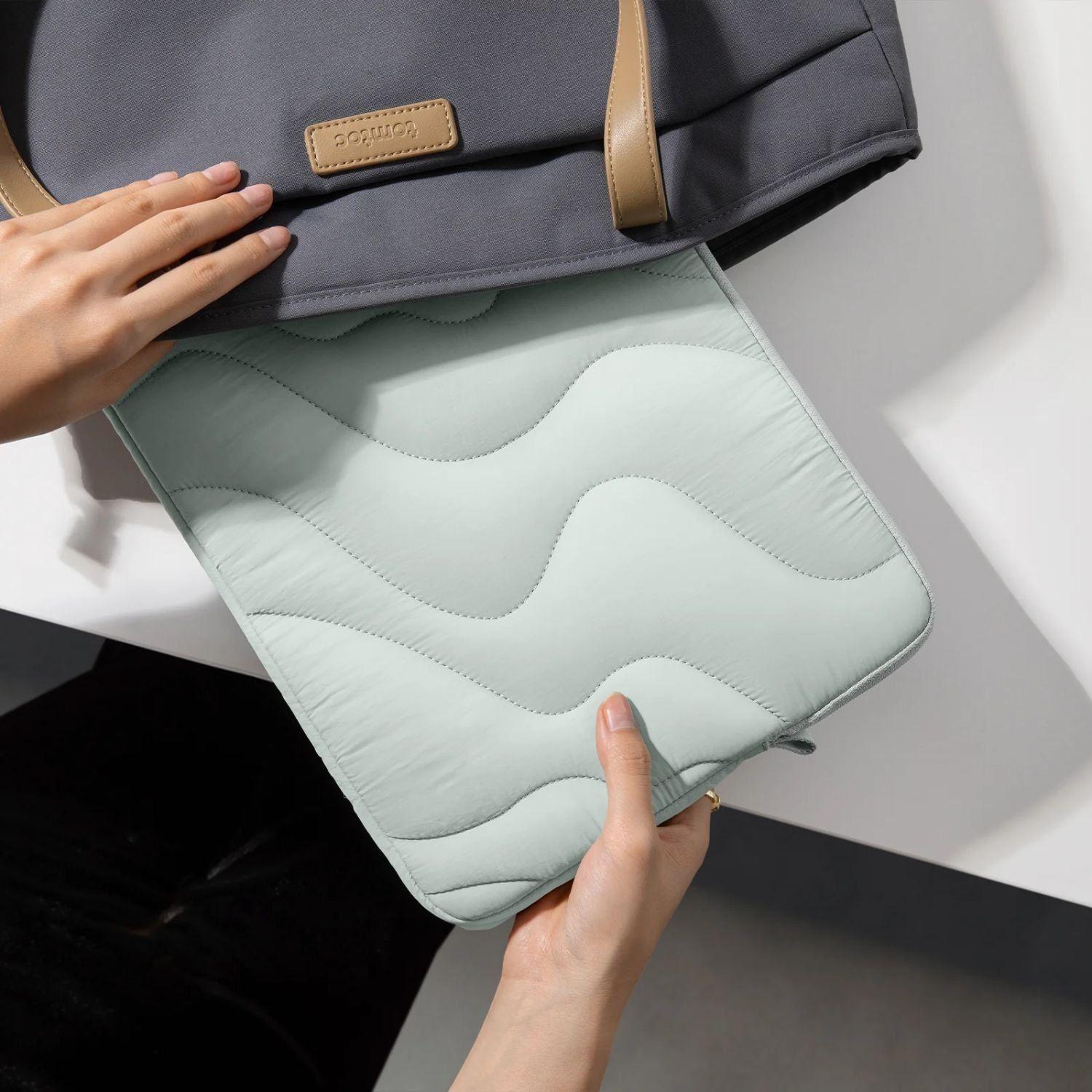 Tomtoc Funda Terra-A27 para MacBook Pro 14" Celeste-7