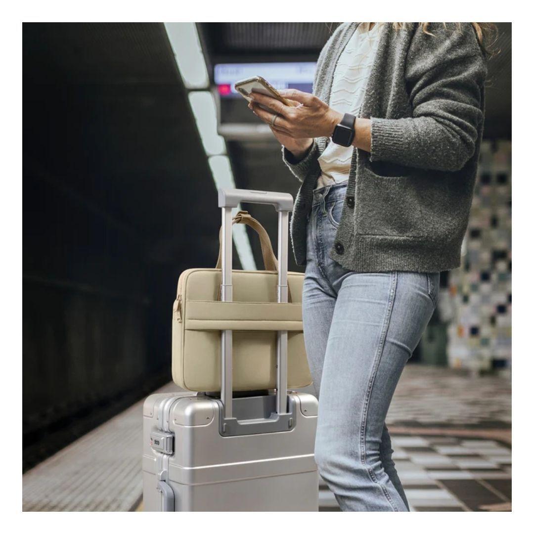 Tomtoc Bolso de Hombro Versatile-A12 MacBook Pro 14" M3/M2/M1 - Beige-7
