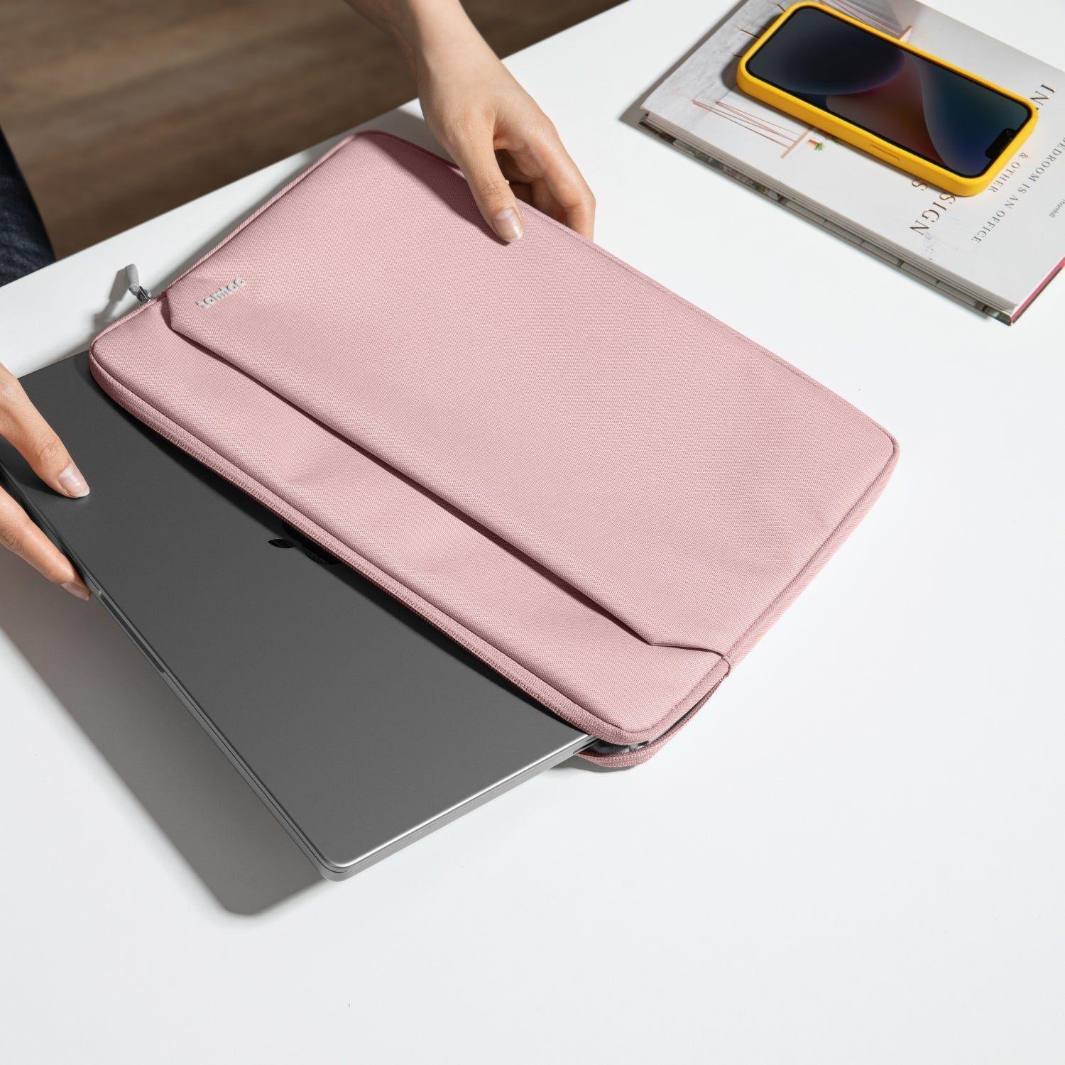 Tomtoc Funda Light-A18 para MacBook Pro 14" Rosado-5