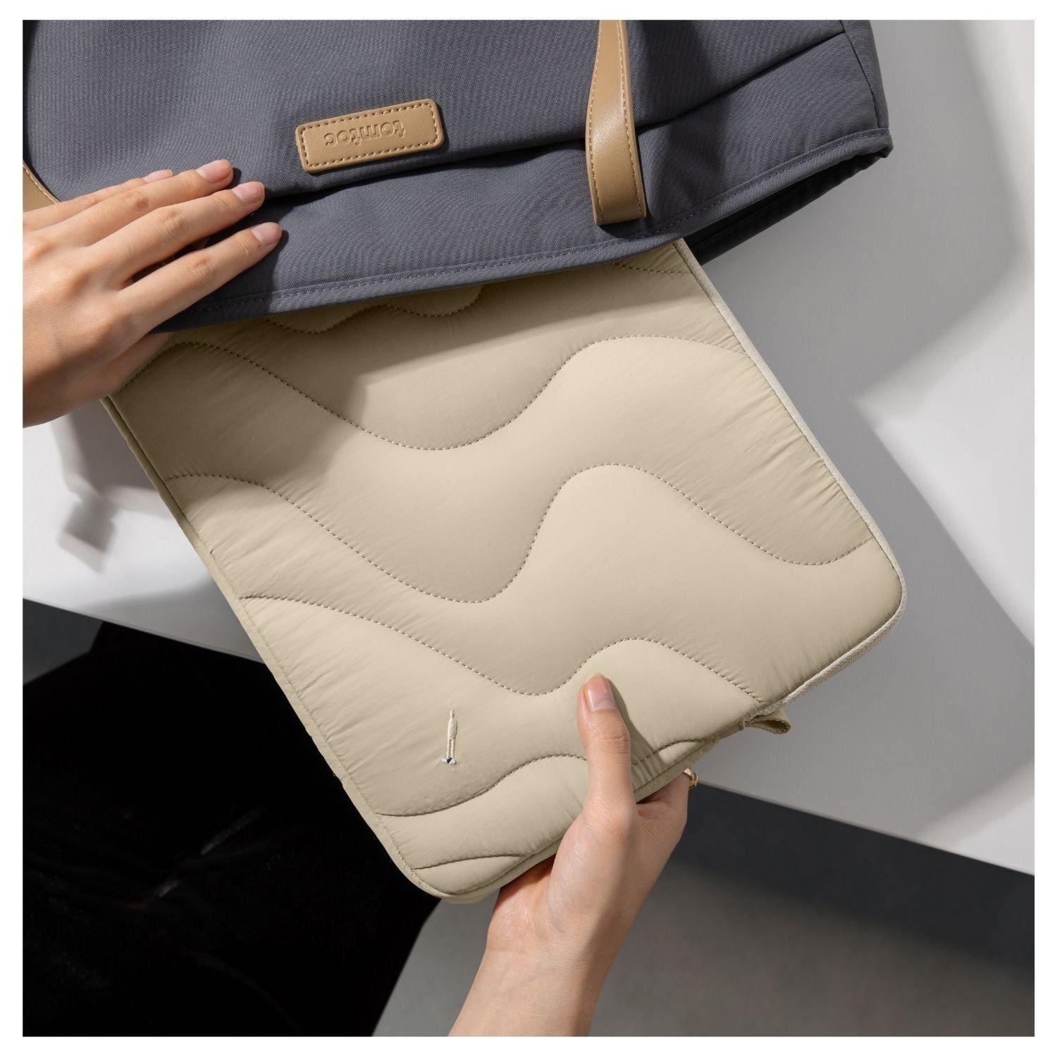 Tomtoc Funda Terra-A27 para MacBook Pro 16" Arena-9