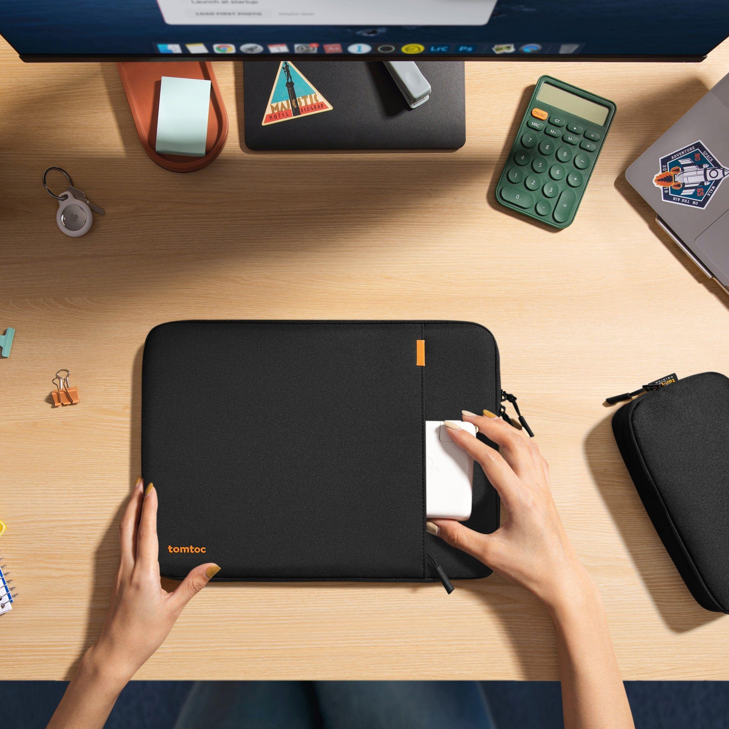Tomtoc Funda Defender-A13 para MacBook Neo / Air / Pro de 13" con organizador Negro-8