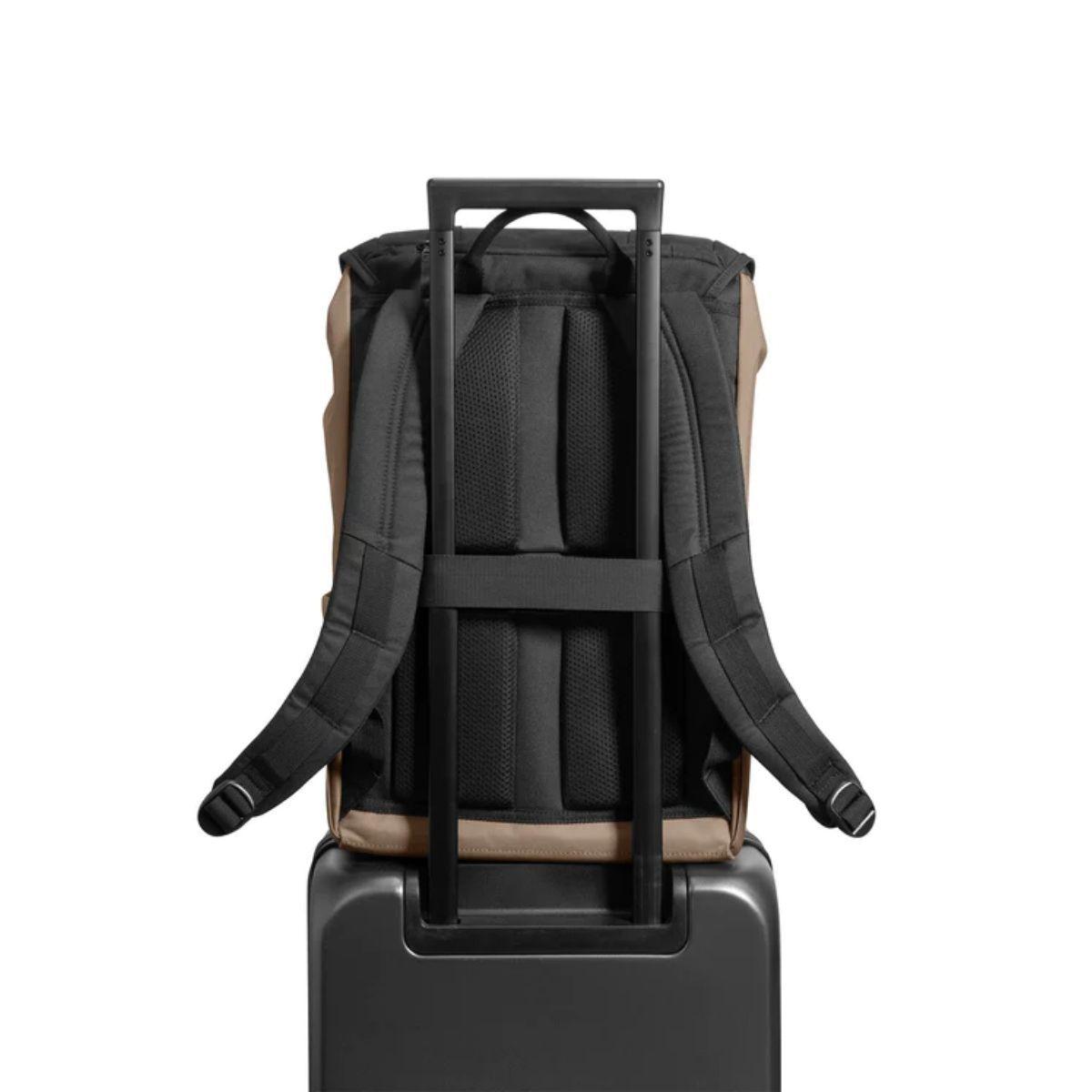 Tomtoc Mochila OCHM-TA1 22L para Notebook hasta 15.6" - Marrón-4