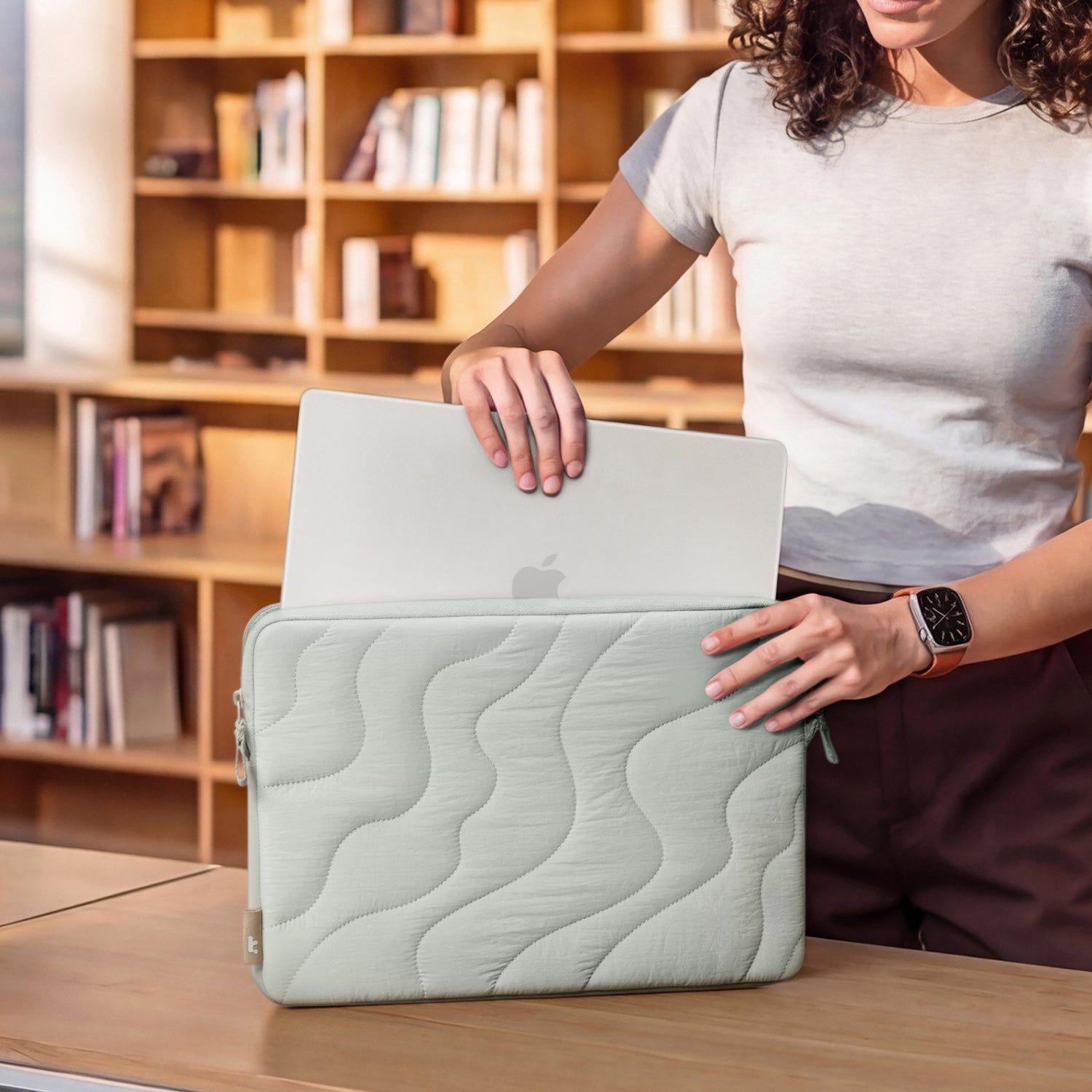 Tomtoc Funda Terra-A27 para MacBook Neo de 13" Celeste-7