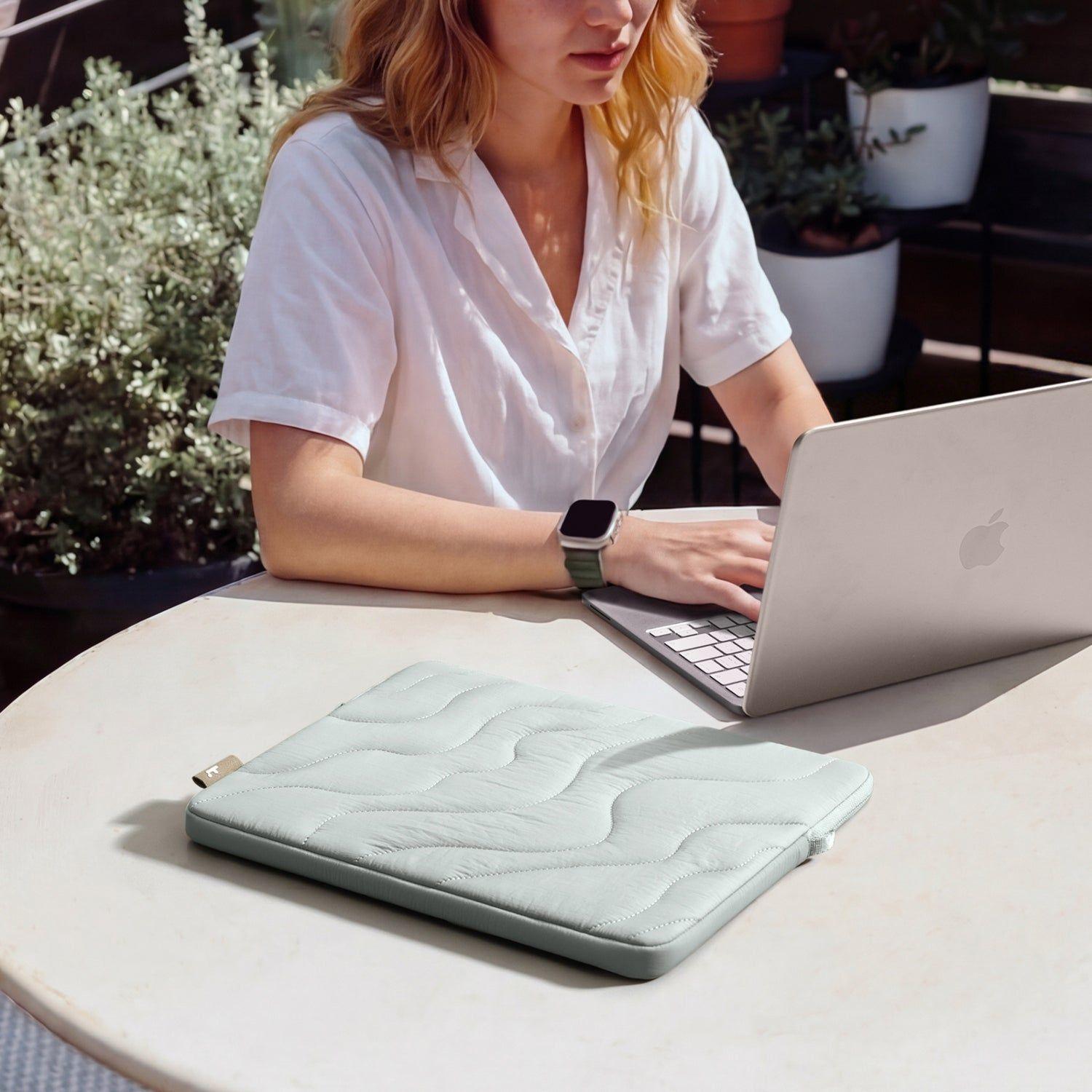 Tomtoc Funda Terra-A27 para MacBook Neo de 13" Celeste-8