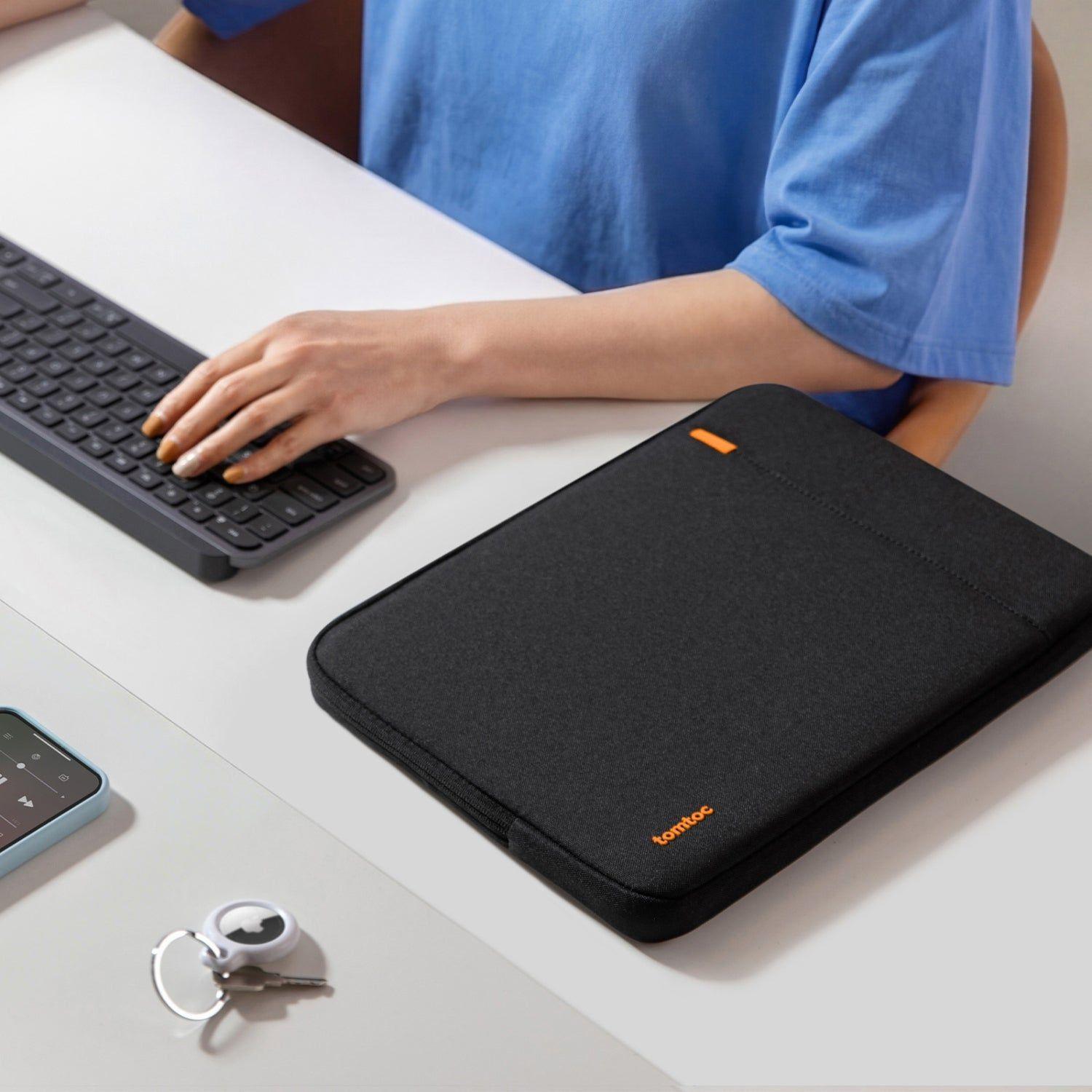 Tomtoc Funda Defender-A13 para MacBook Neo de 13" Negro-9