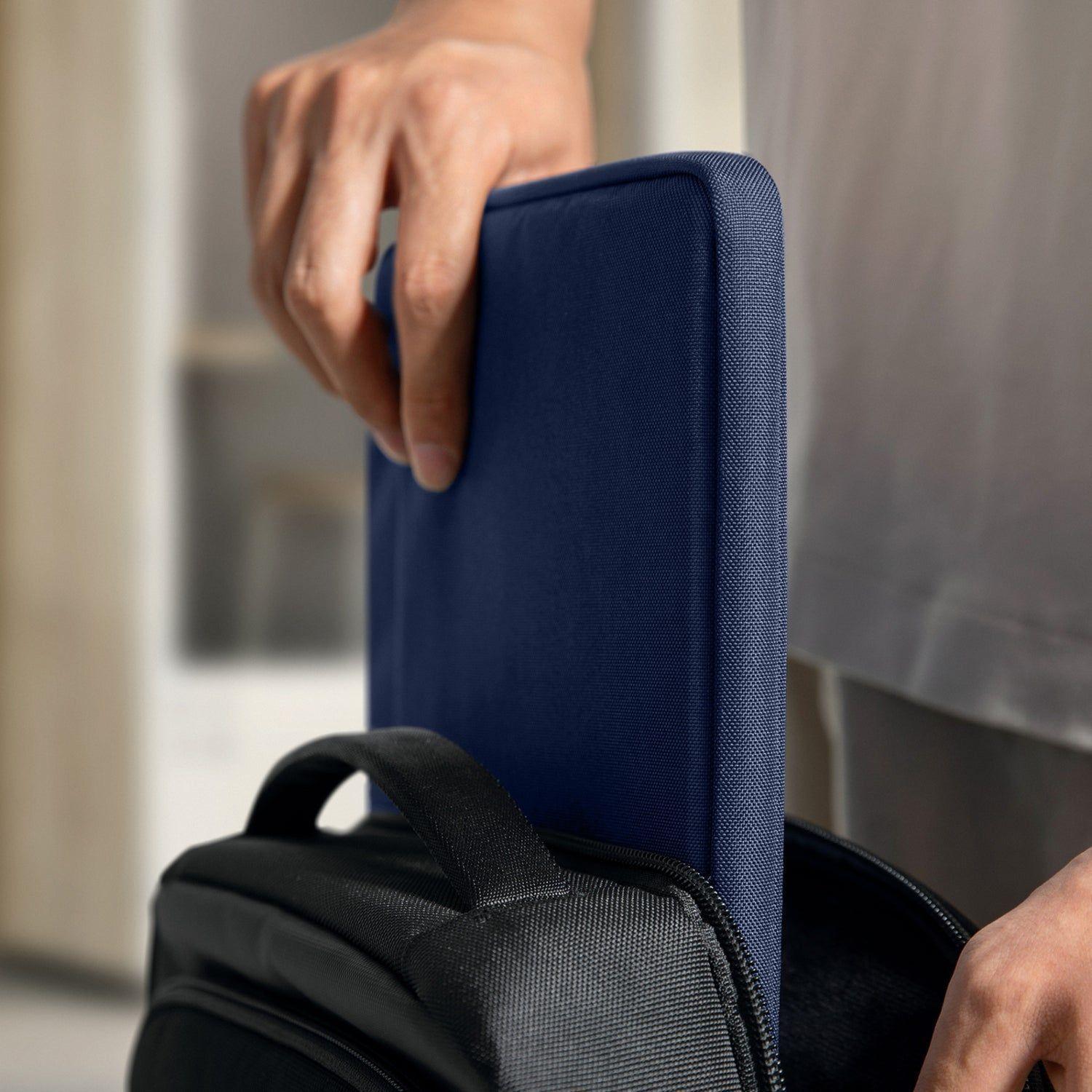 Tomtoc Funda Light-A18 para MacBook Neo/ Air / Pro 13" Azul Oscuro-7