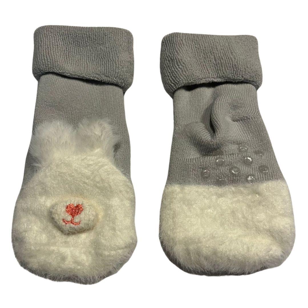 Calcetines grises de bebé con conejito-2