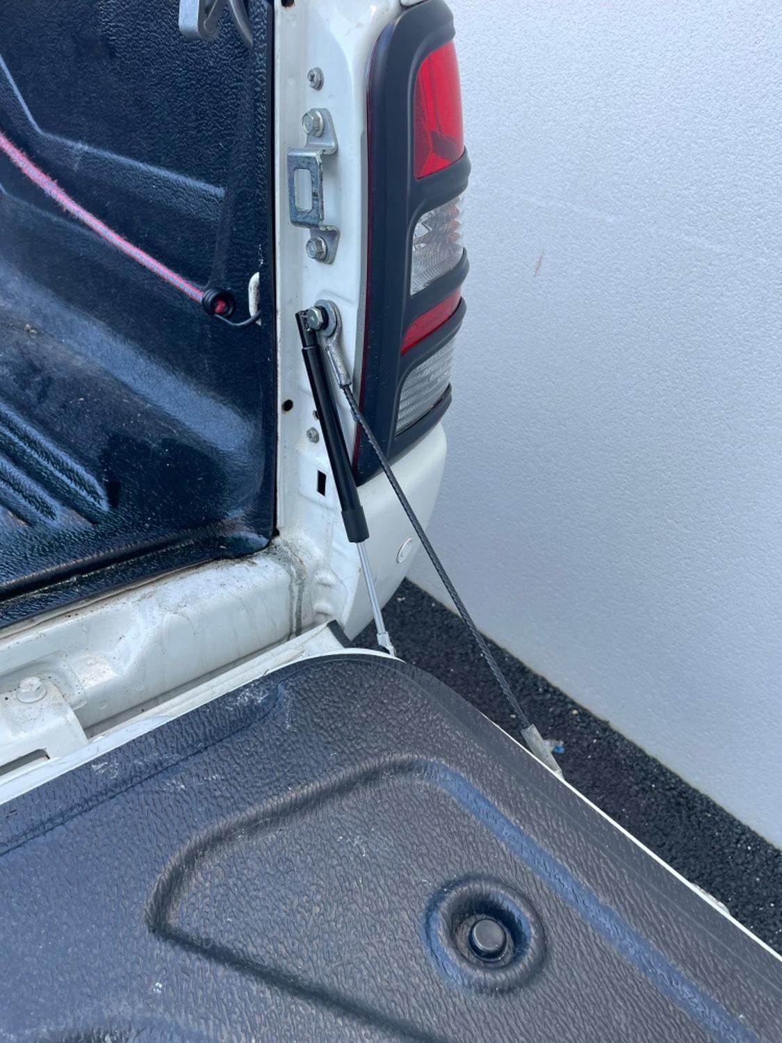 Amortiguador Portalon Mitsubishi L200 (2016-2019)-2