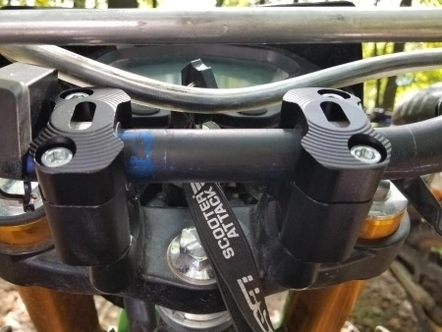 Alza Manubrio / Volantes Para Motos 7/8 22mm Universal-3