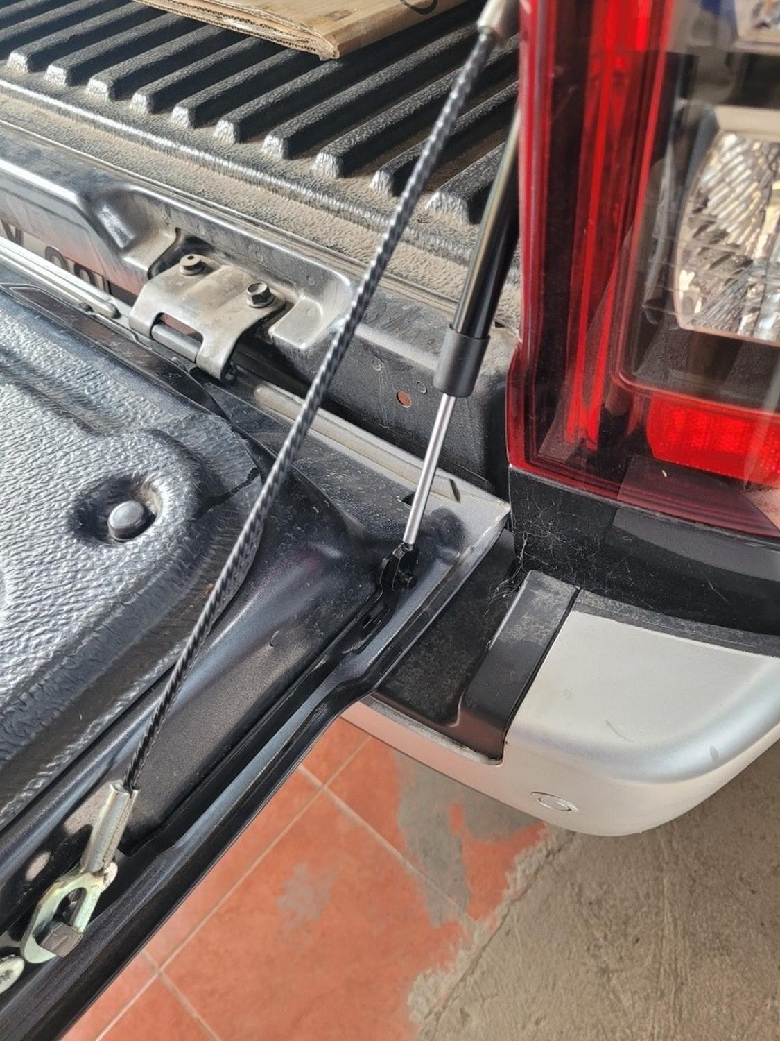 Amortiguador De Portalon Mitsubishi New L200 2019+ No Chino-2