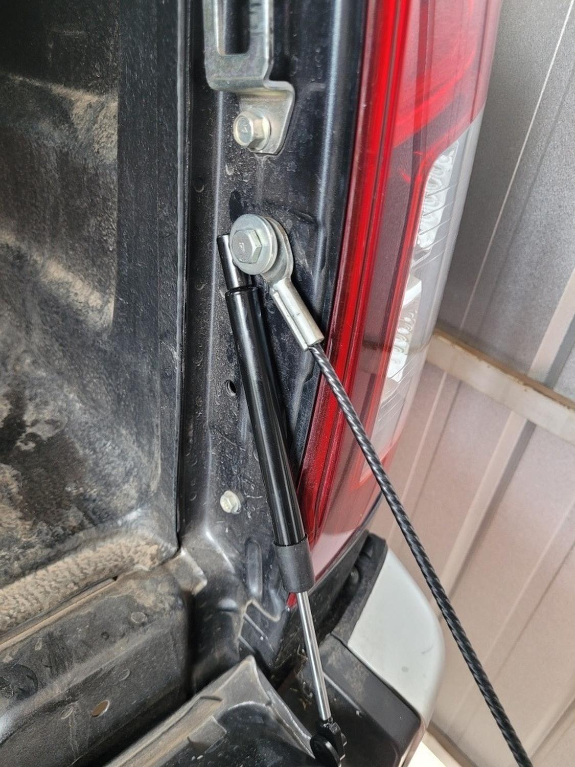 Amortiguador De Portalon Mitsubishi New L200 2019+ No Chino-3