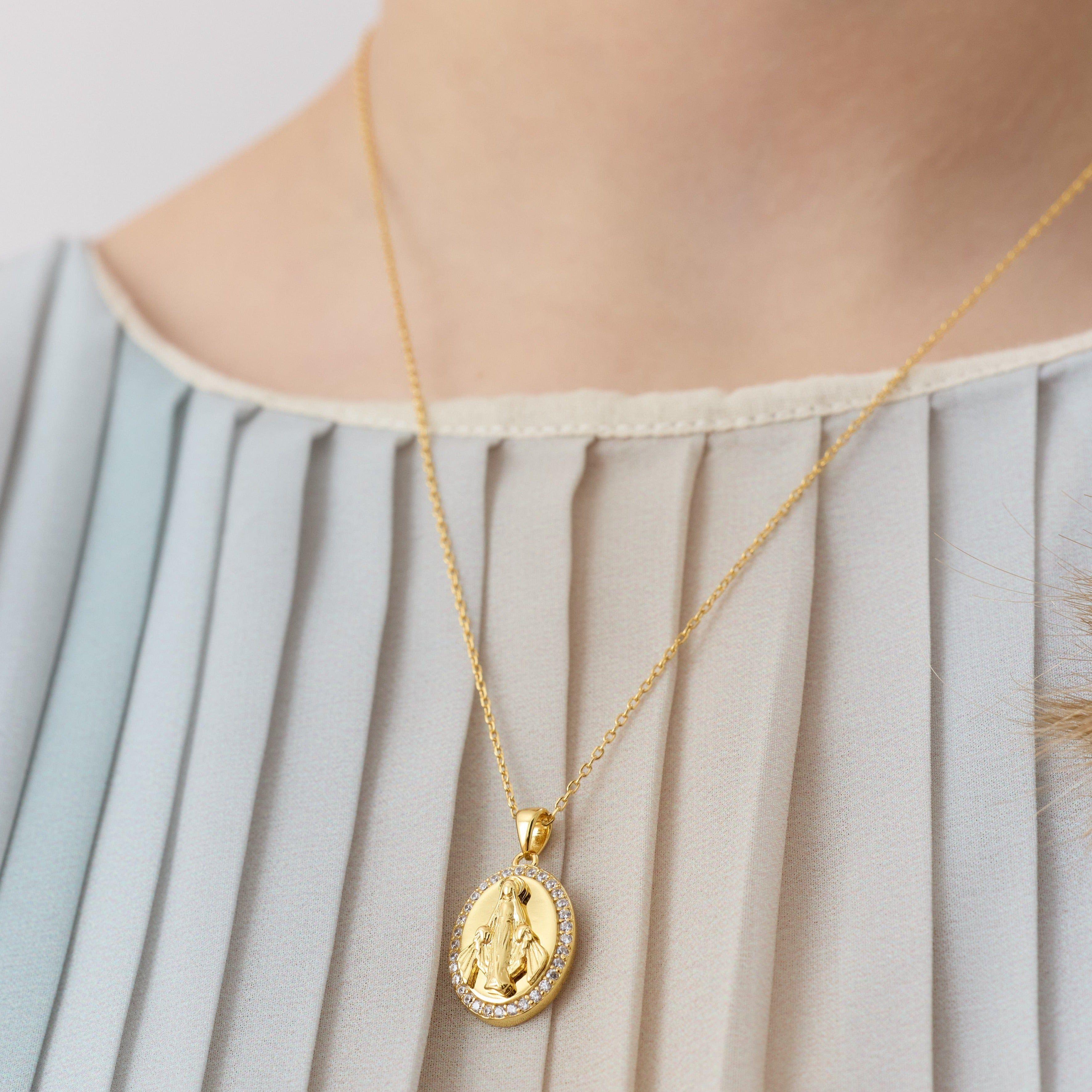 Collar Religioso con una medalla de la Virgen de Plata 925 enchapada en Oro de 18k-3