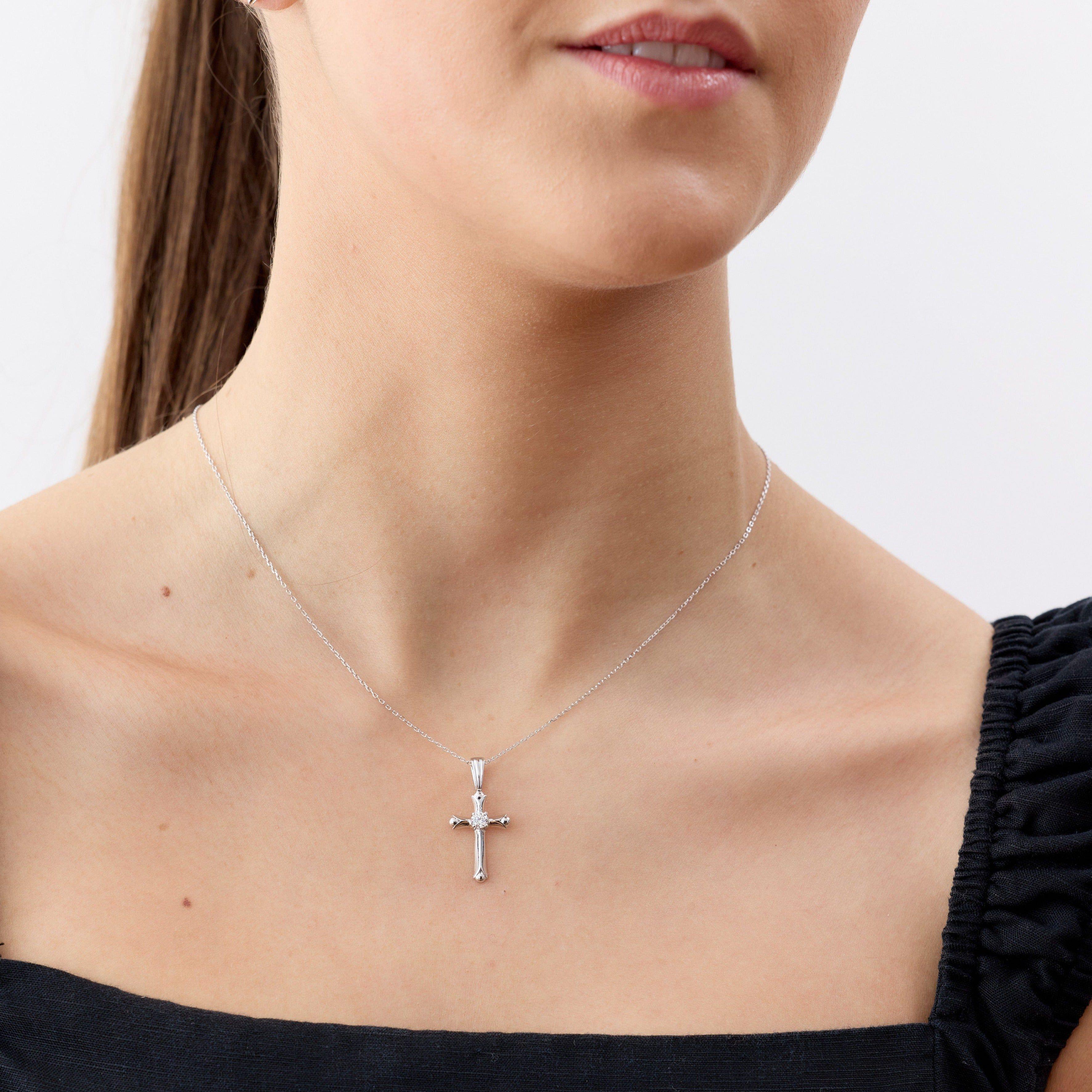 Collar Religioso con una Cruz de 20mm con un Circón de Plata 925-3