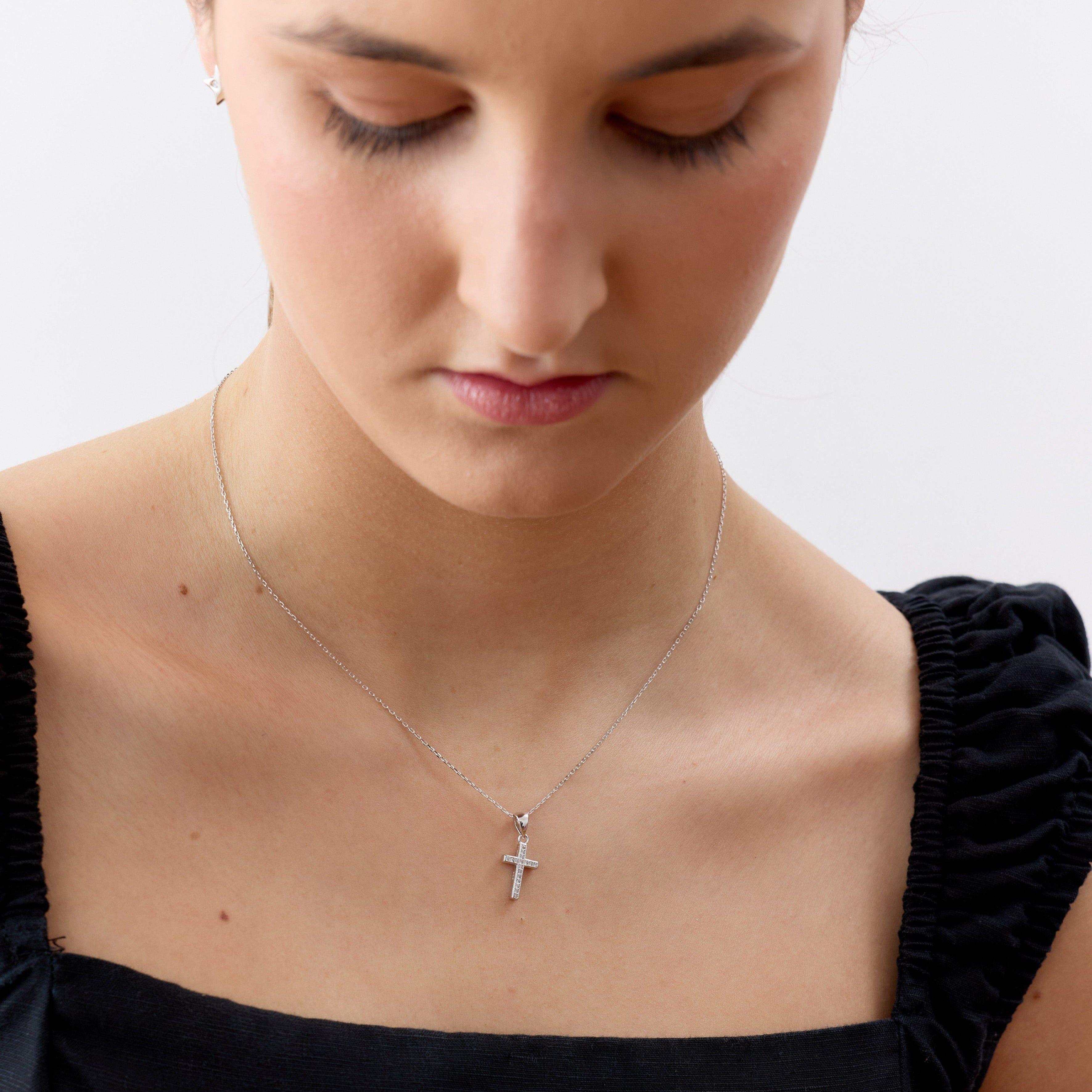 Collar Religioso con una Cruz de 13mm con Circones de Plata 925-1